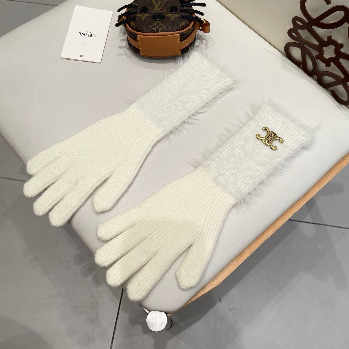 Celine セリーヌ 革手袋 レディース 防寒 通勤 ギフト フェイクファー付き レッド - 画像 17