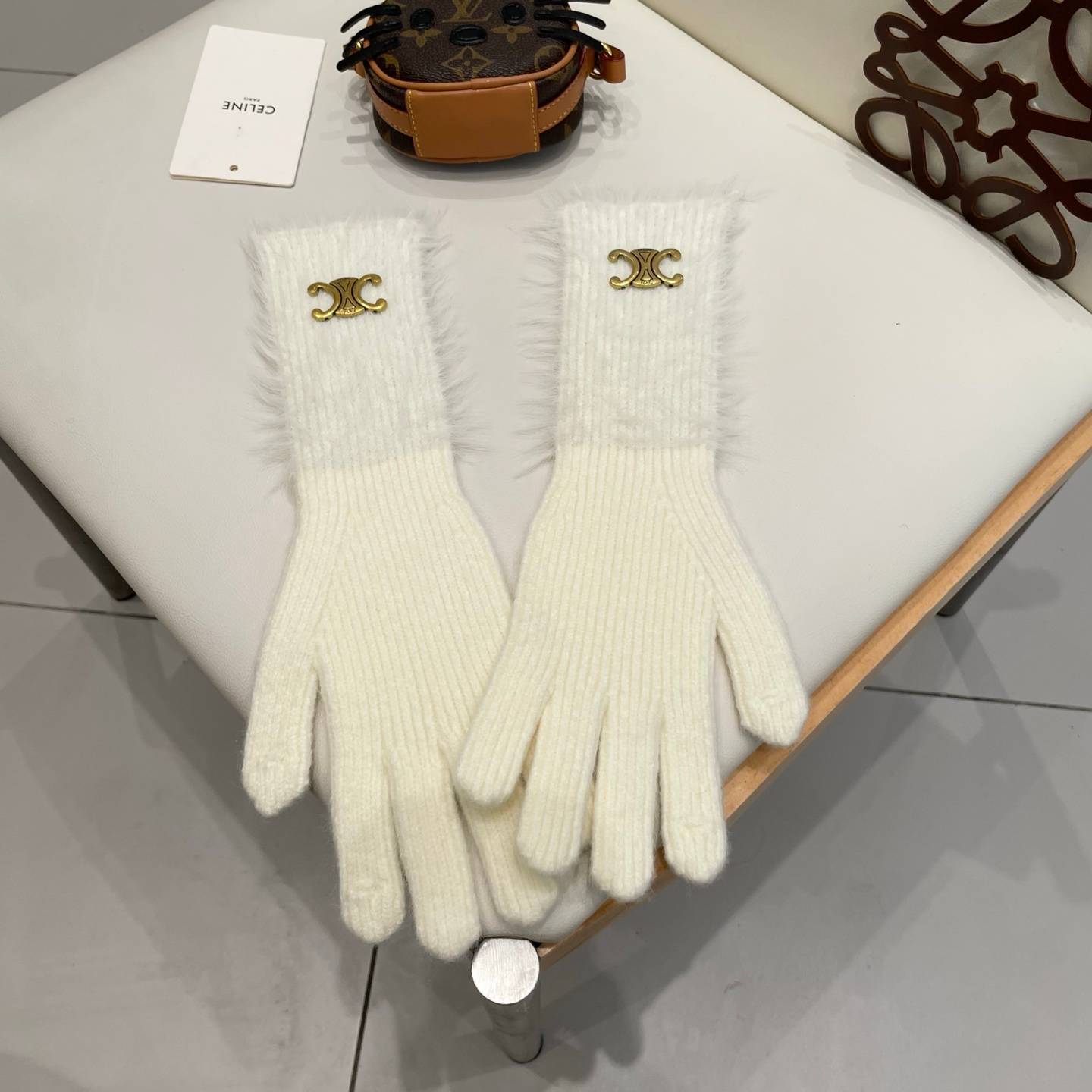 Celine セリーヌ 革手袋 レディース 防寒 通勤 ギフト フェイクファー付き レッド - 画像 18