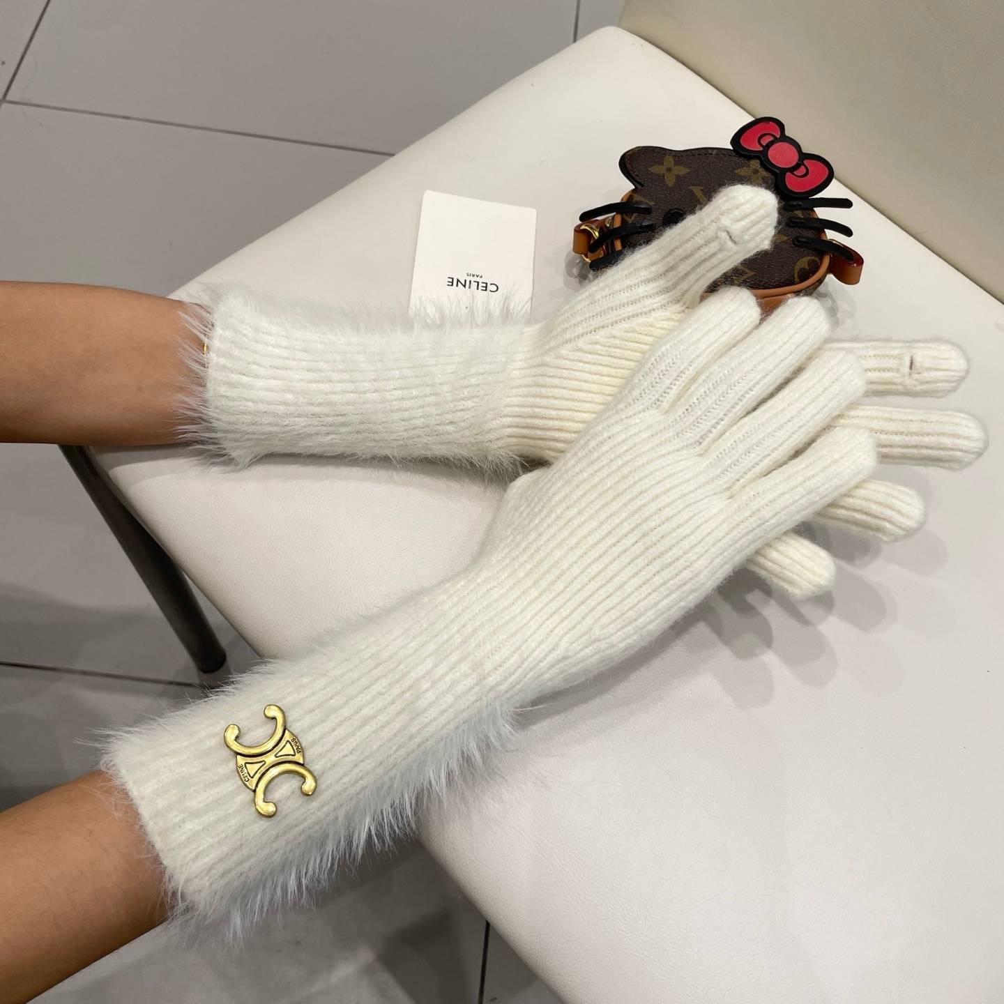 Celine セリーヌ レディース 手袋 グローブ 毛糸 袖口 毛皮 防寒 触屏対応 ホワイト レッド おしゃれ 通勤 ギフト 高級感