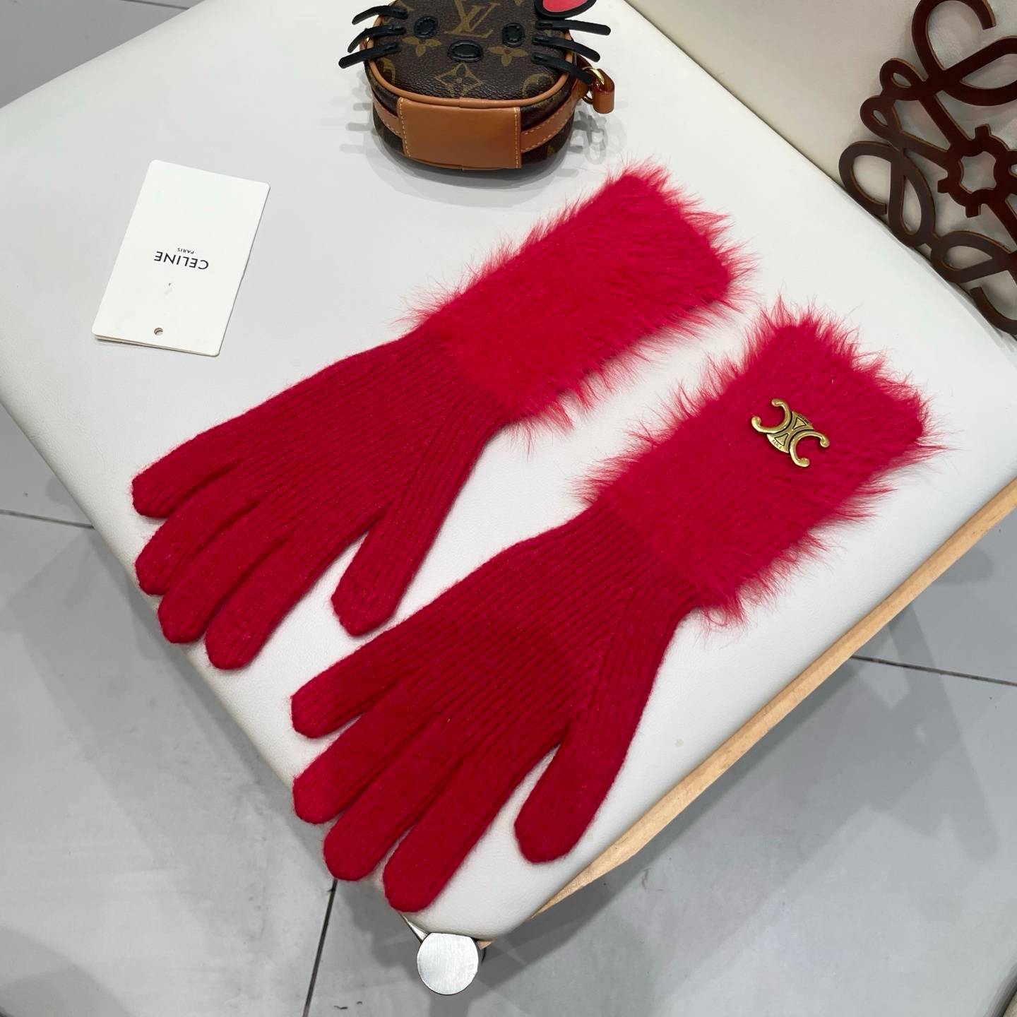 Celine セリーヌ レディース 手袋 グローブ 毛糸 袖口 毛皮 防寒 触屏対応 ホワイト レッド おしゃれ 通勤 ギフト 高級感 - 画像 2