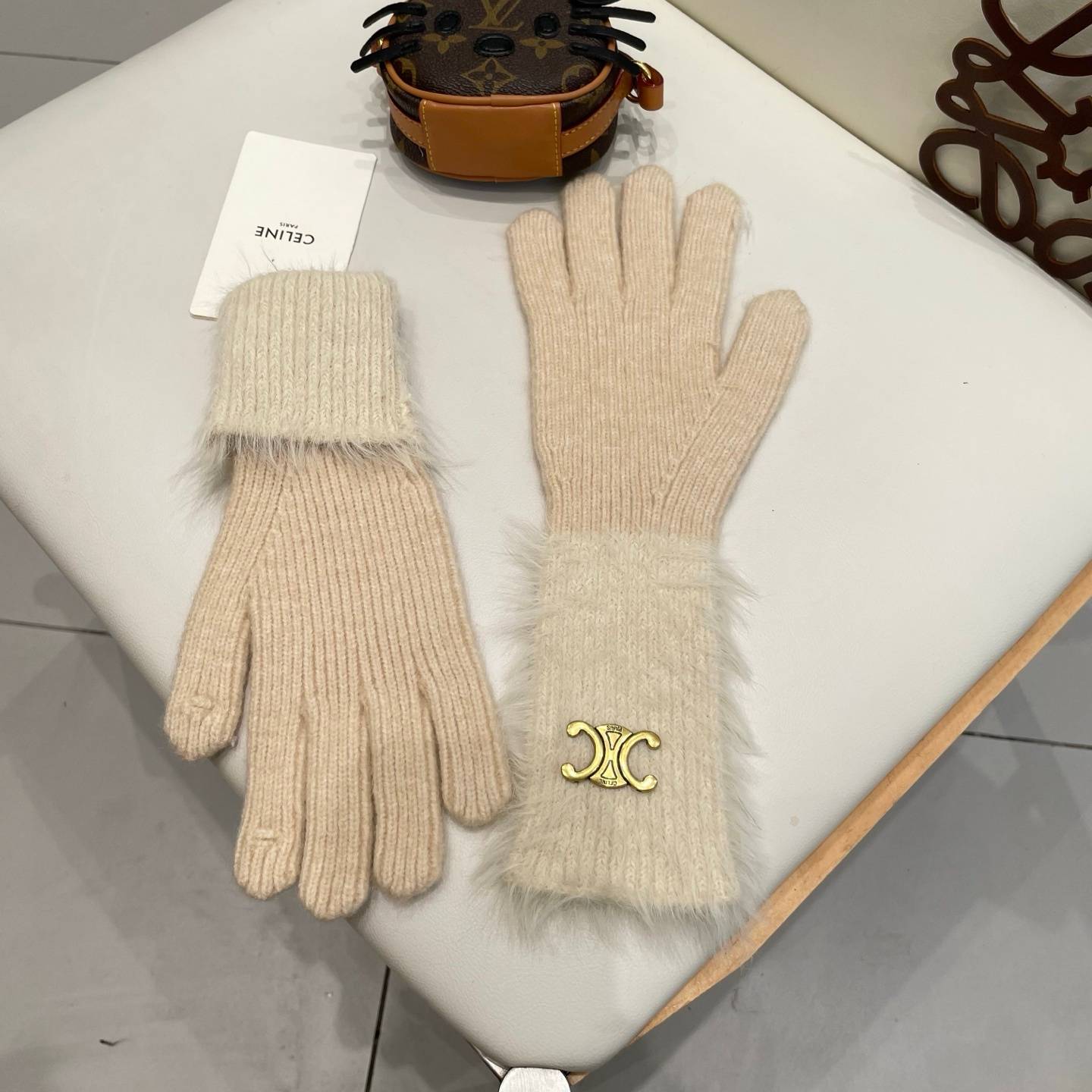Celine セリーヌ レディース手袋 ニットファー 防寒 スマホ対応 通勤 上品 ベージュ