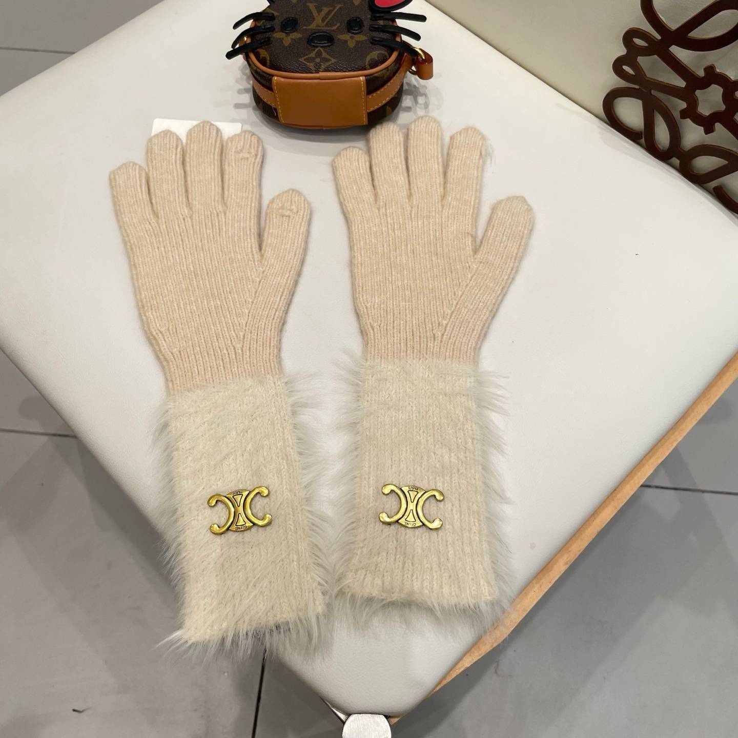 Celine セリーヌ レディース手袋 ニットファー 防寒 スマホ対応 通勤 上品 ベージュ - 画像 2