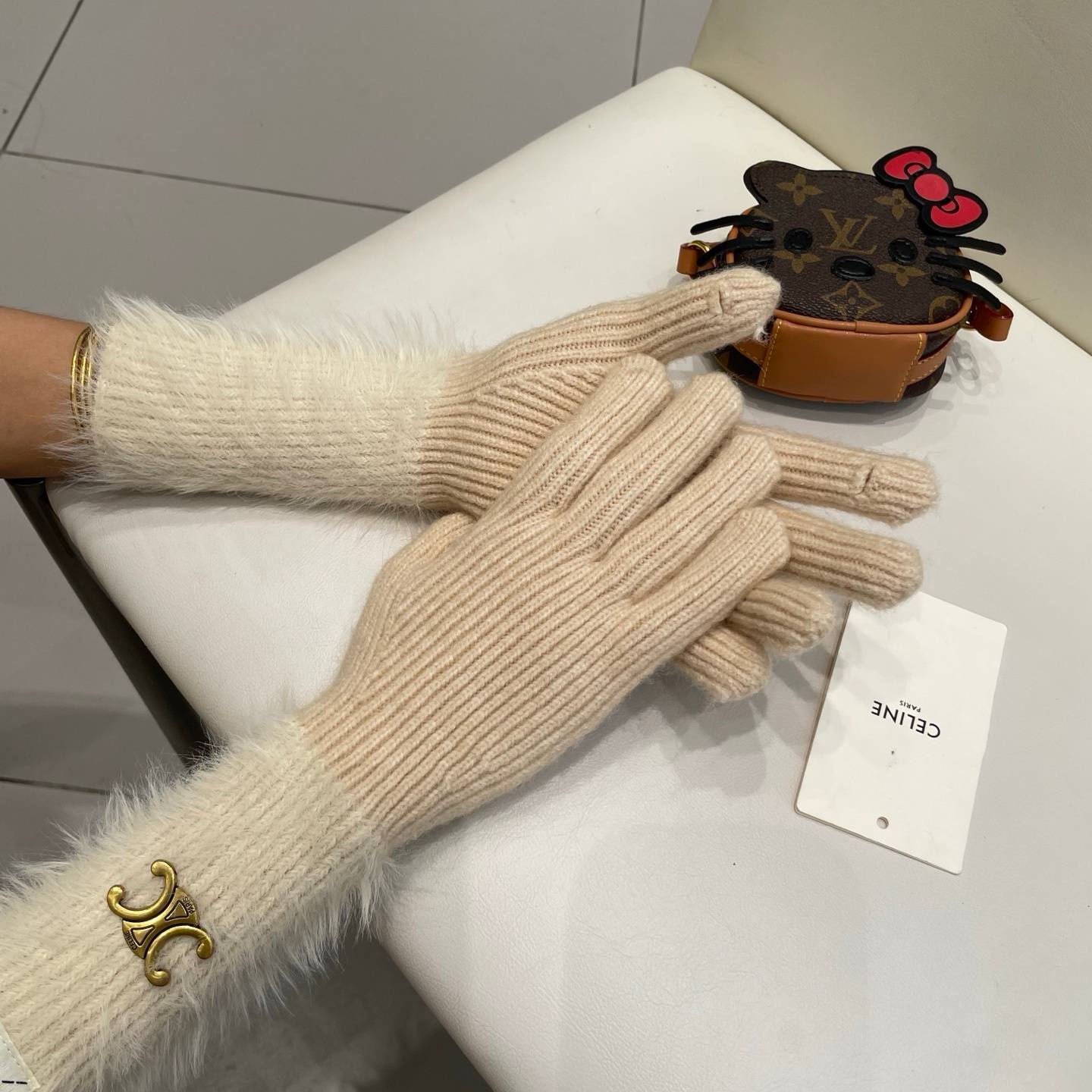 Celine セリーヌ レディース手袋 ニットファー 防寒 スマホ対応 通勤 上品 ベージュ - 画像 3
