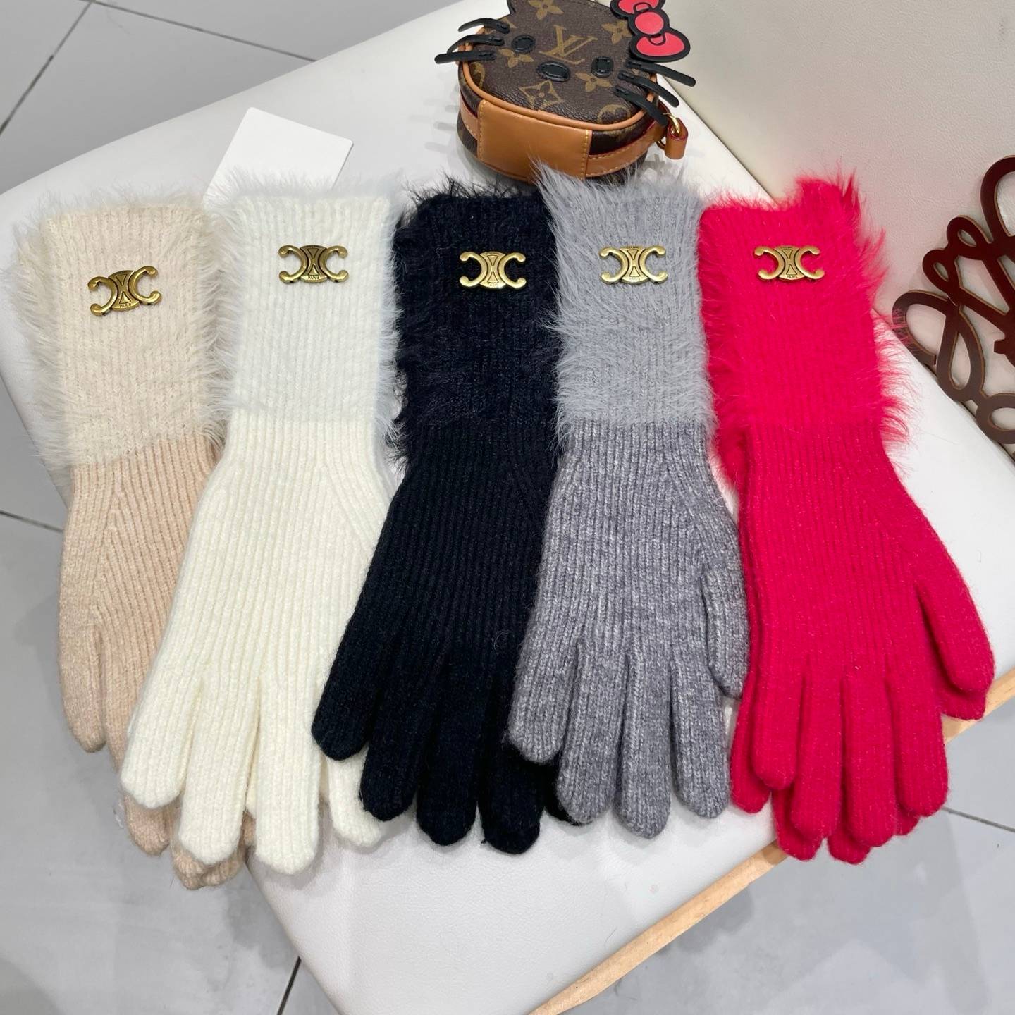 Celine セリーヌ レディース 長手袋 編み手袋 防寒 毛付き 金属ロゴ 通勤 おしゃれ 全5色