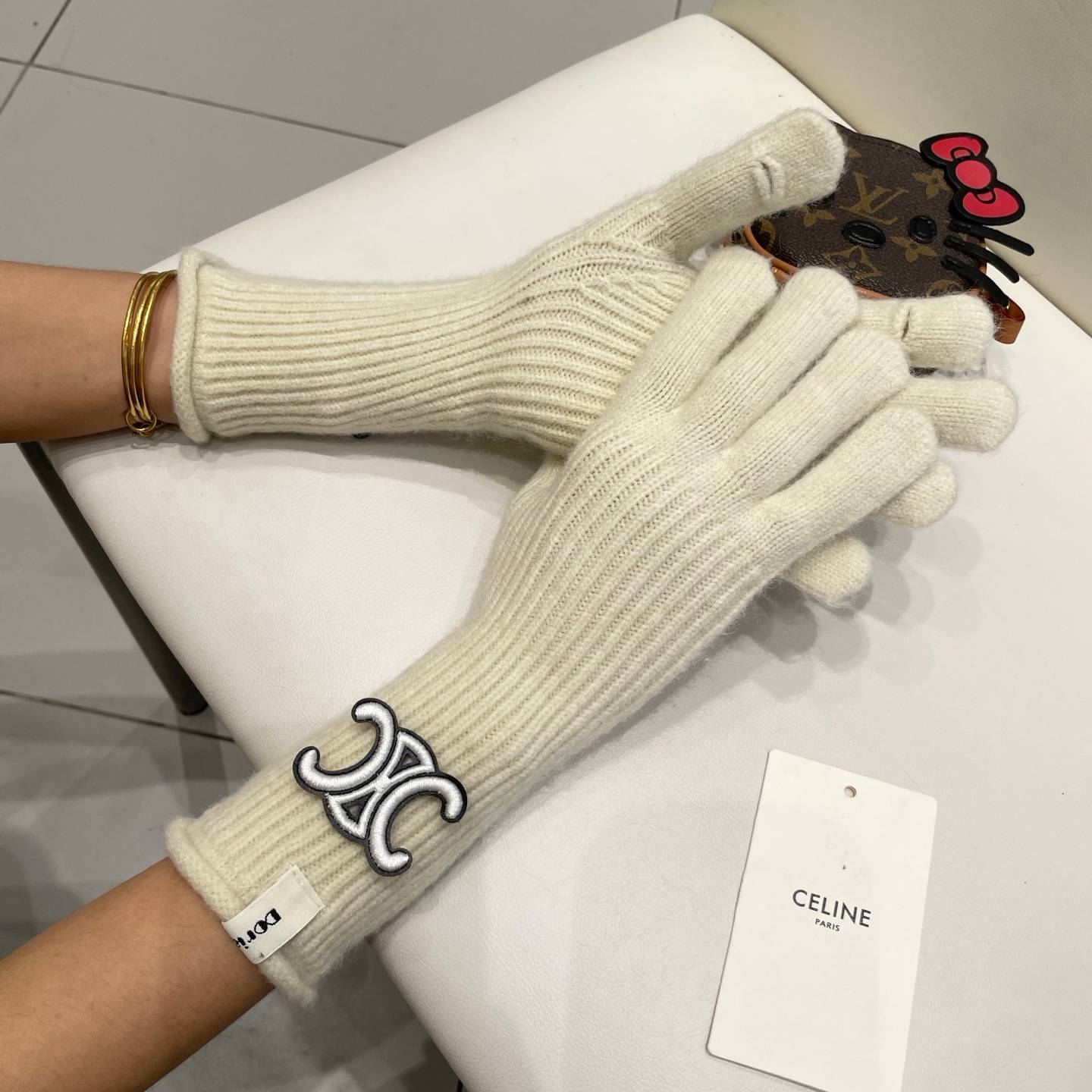 Celine セリーヌ レディース 長手袋 編み手袋 防寒 毛付き 金属ロゴ 通勤 おしゃれ 全5色 - 画像 4