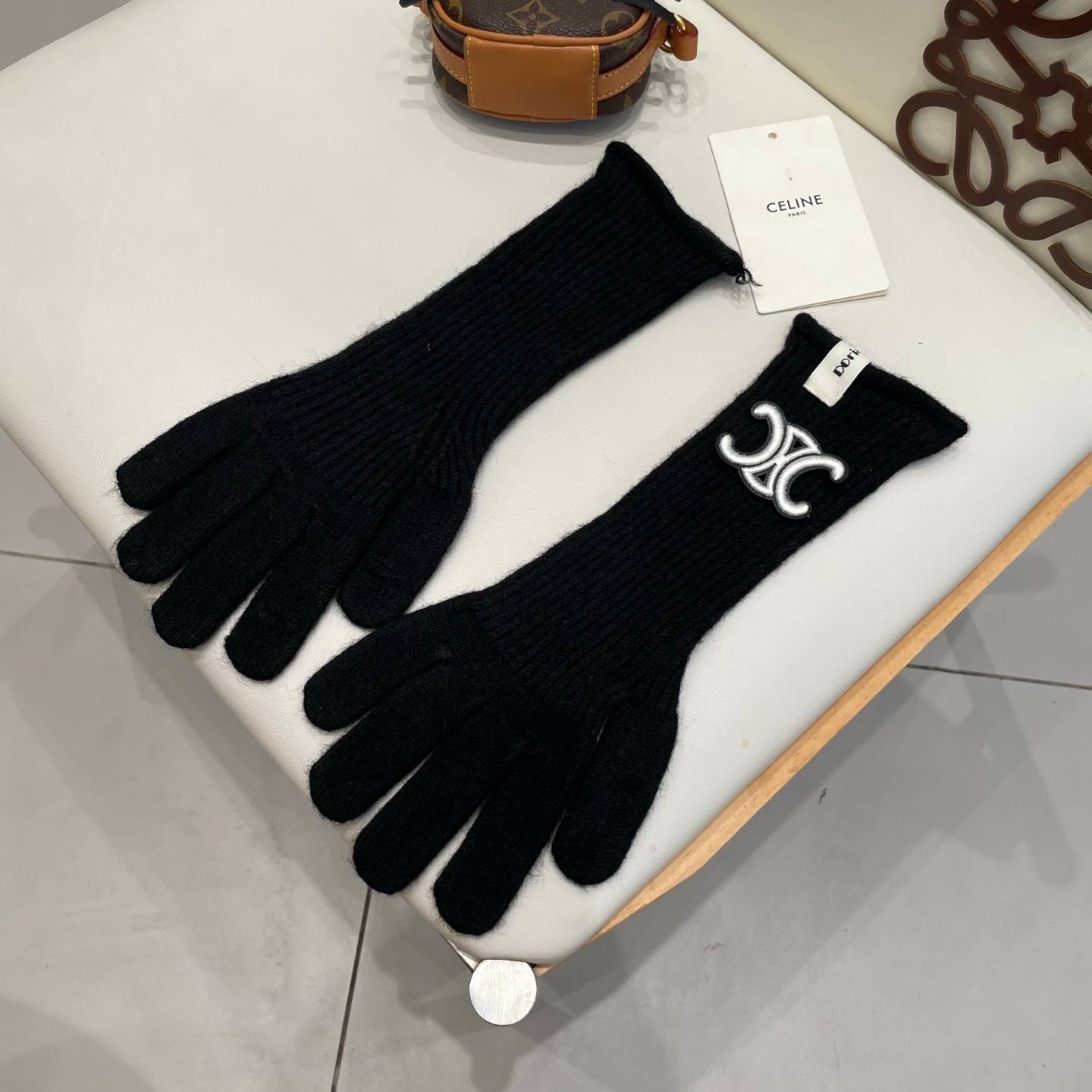 Celine セリーヌ レディース 長手袋 編み手袋 防寒 毛付き 金属ロゴ 通勤 おしゃれ 全5色 - 画像 5