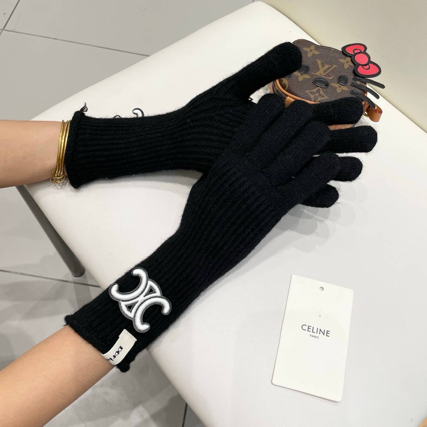 Celine セリーヌ レディース 長手袋 編み手袋 防寒 毛付き 金属ロゴ 通勤 おしゃれ 全5色 - 画像 7