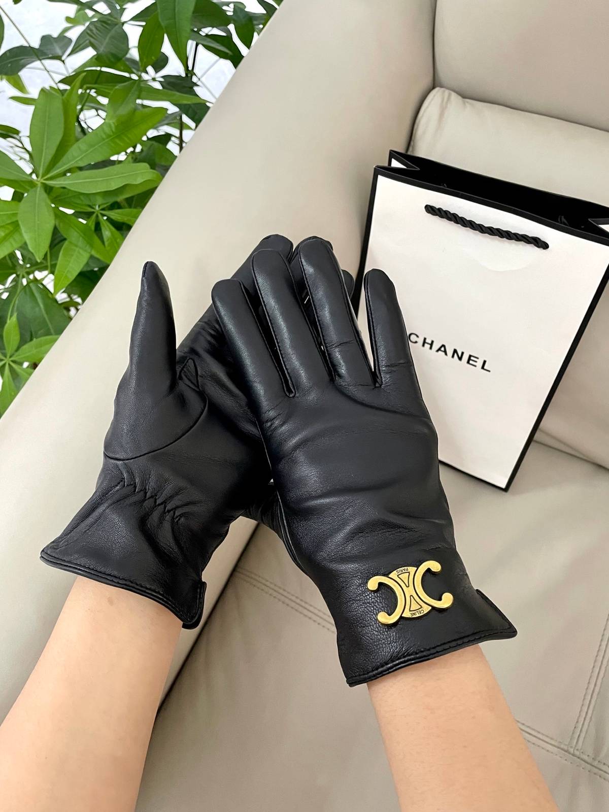CELINE セリーヌ レザー手袋 本革 防寒 通勤 高級感 ブラック - 画像 3
