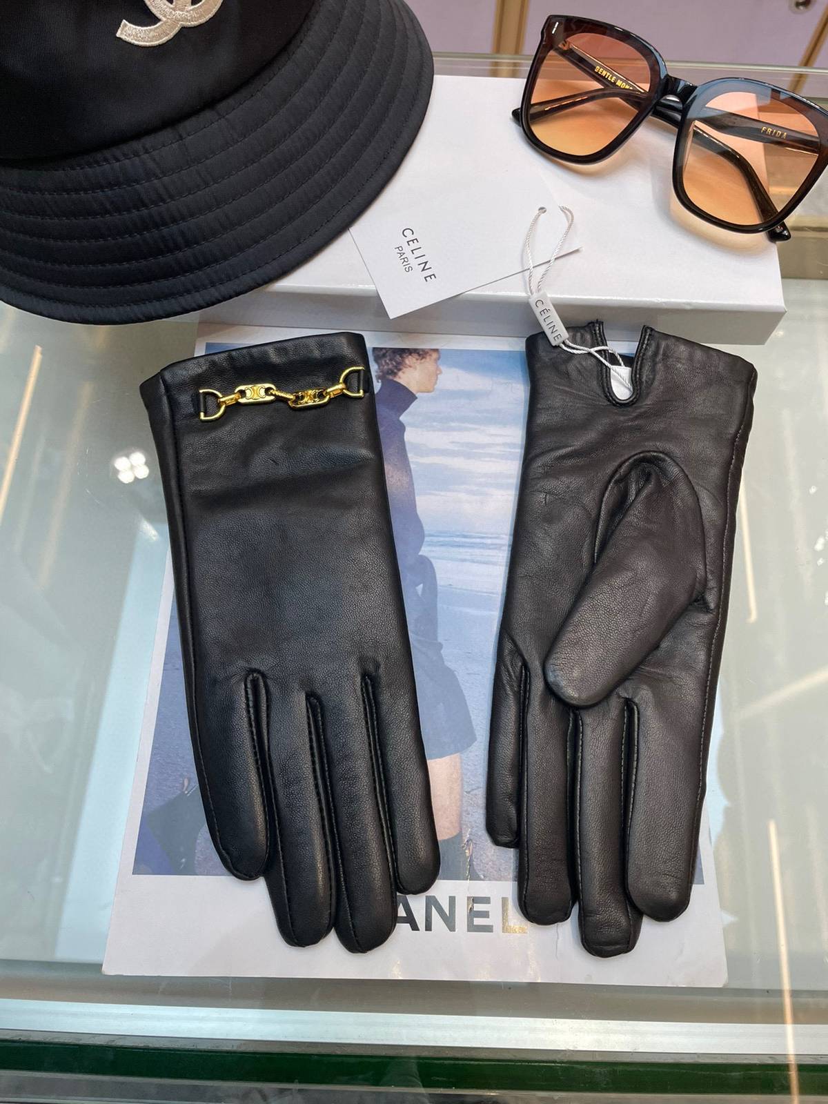 CELINE セリーヌ レザー手袋 本革 防寒 通勤 高級感 ブラック - 画像 4