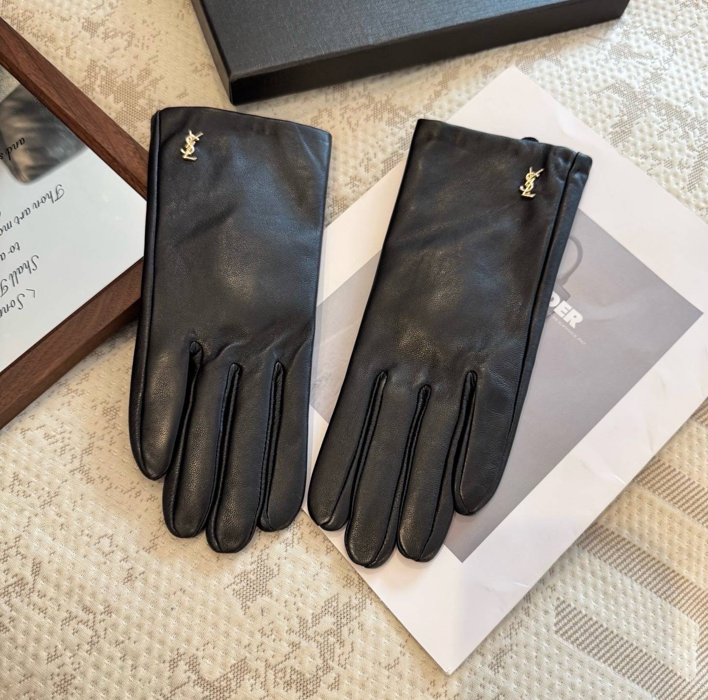 Saint Laurent サンローラン 革手袋 レザー手袋 本革 防寒 おしゃれ 通勤 ブラック - 画像 3