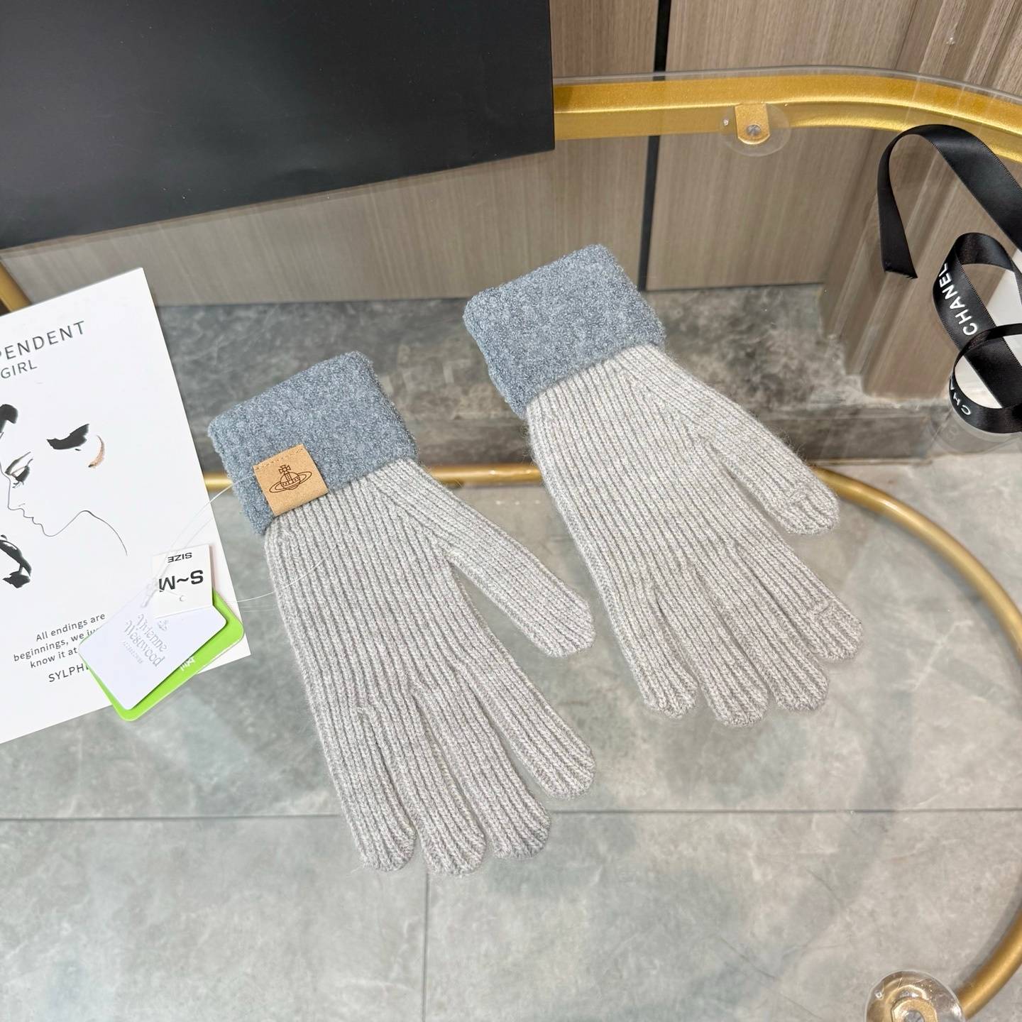 Vivienne Westwood ヴィヴィアン ウエストウッド ニット手袋 防寒 通勤 おしゃれ 2色 ホワイト グレー - 画像 3