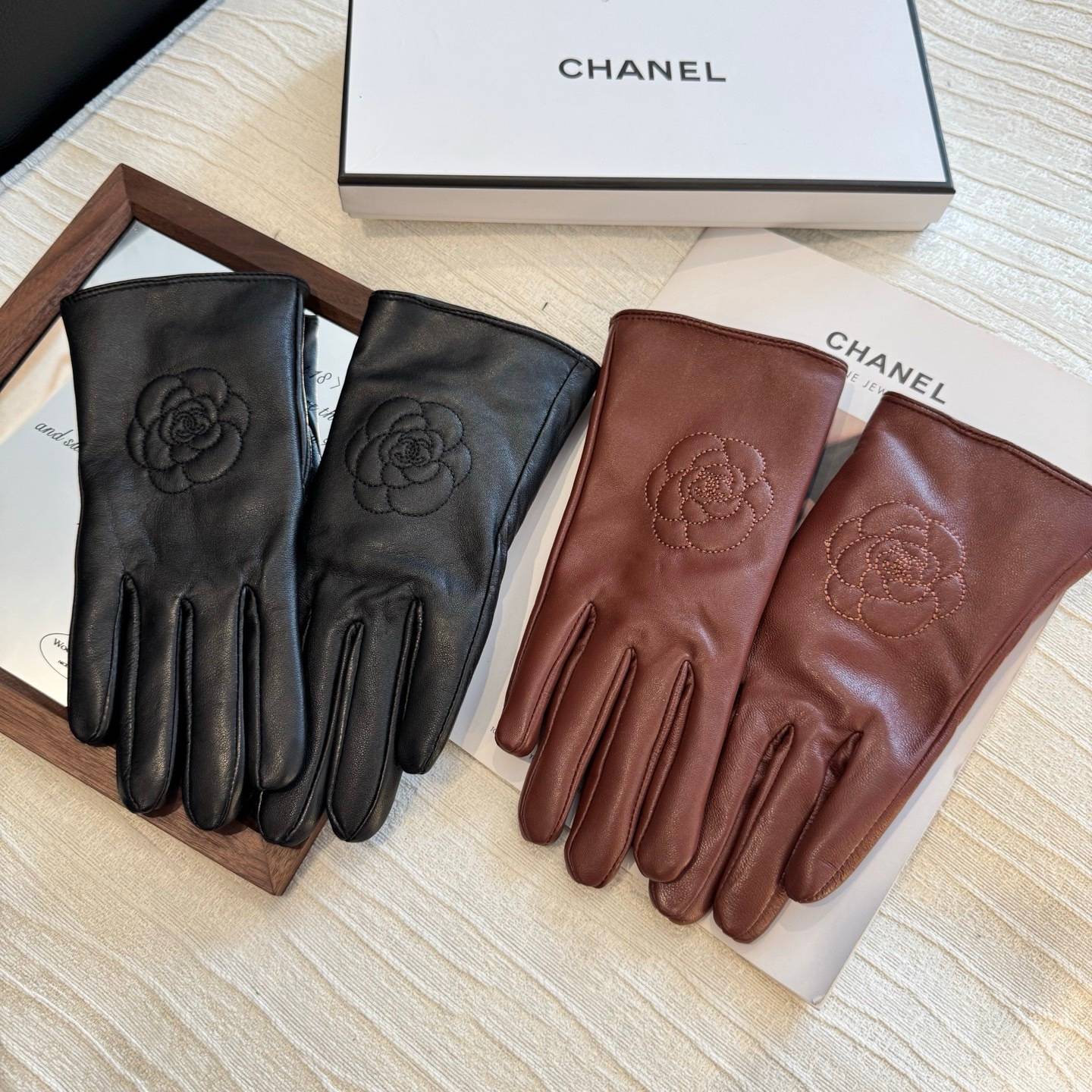 CHANEL シャネル レディース 革手袋 レザー手袋 本革 裏起毛 防寒 カメリア 刺繍 ブラウン - 画像 5