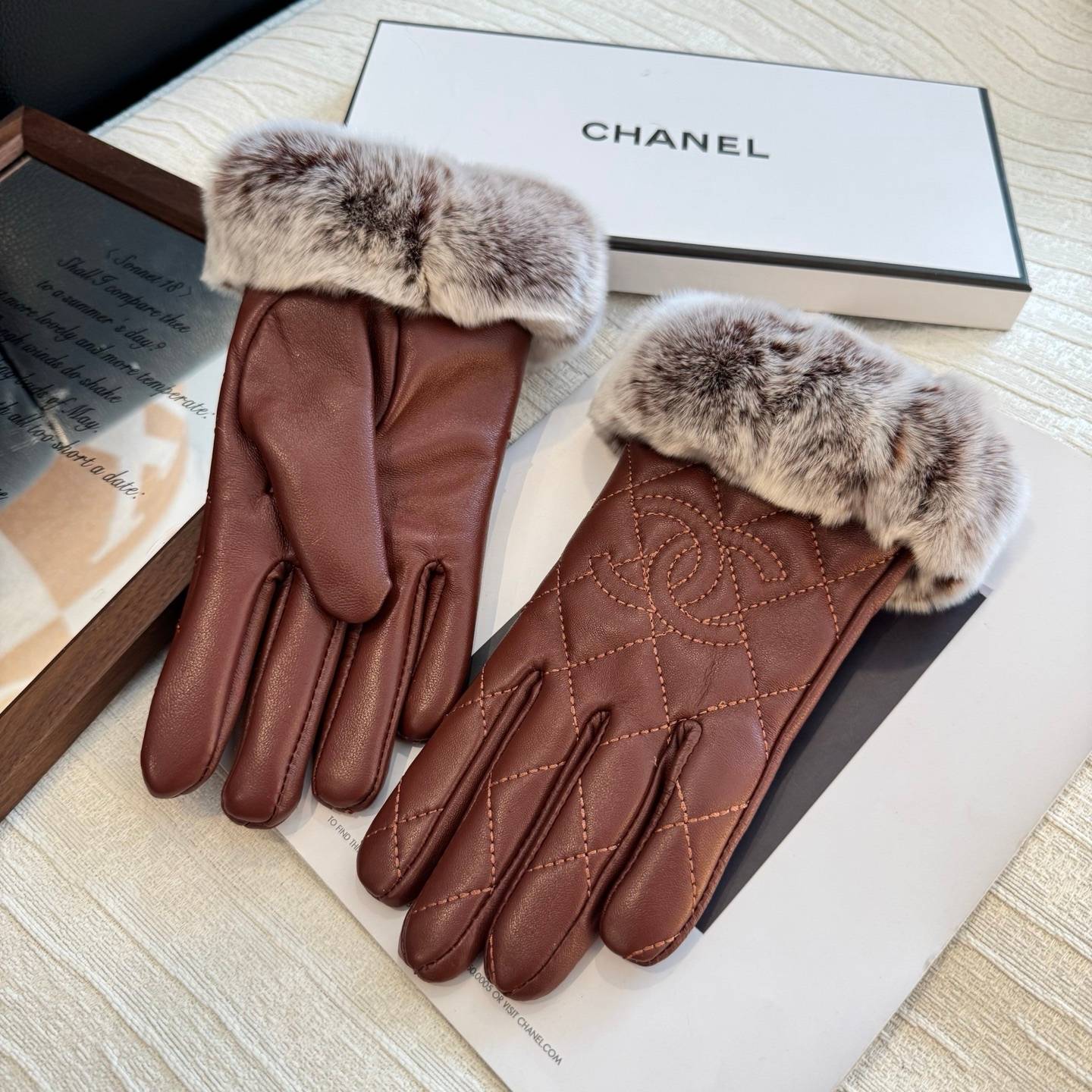 CHANEL シャネル レディース手袋 本革 レザーグローブ 防寒 毛皮 通勤 ブラウン - 画像 2