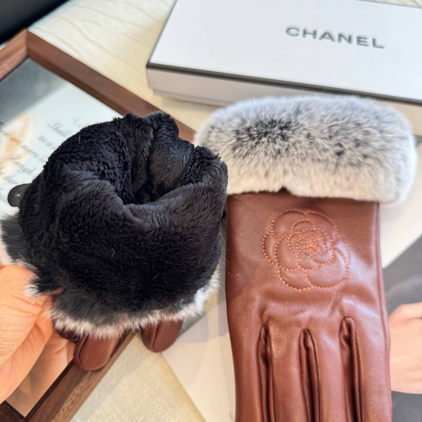 CHANEL シャネル レディース手袋 本革 レザーグローブ 防寒 毛皮 通勤 ブラウン - 画像 13