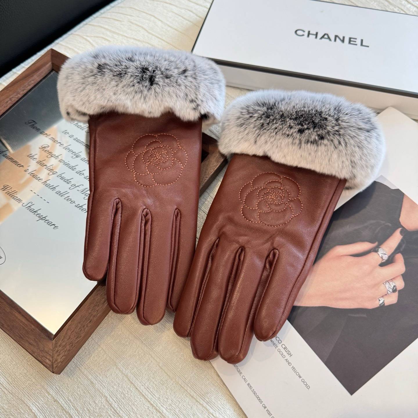 CHANEL シャネル 本革手袋 高級 防寒 山茶花 双C 通勤 レディース ブラック ブラウン