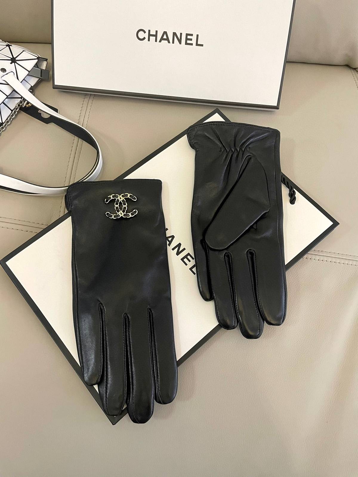 CHANEL シャネル 本革手袋 高級 防寒 山茶花 双C 通勤 レディース ブラック ブラウン - 画像 9