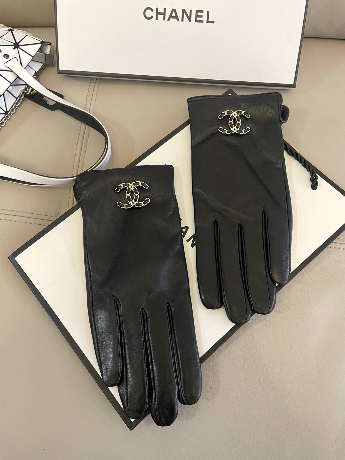 CHANEL シャネル 本革手袋 高級 防寒 山茶花 双C 通勤 レディース ブラック ブラウン - 画像 10