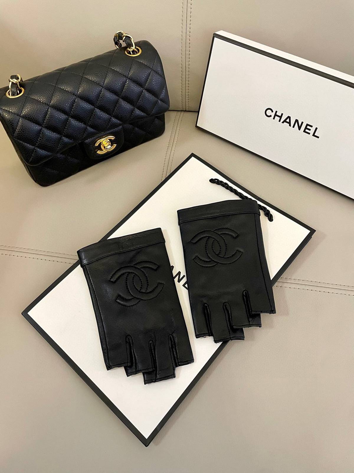 CHANEL シャネル 本革手袋 高級 防寒 山茶花 双C 通勤 レディース ブラック ブラウン - 画像 16