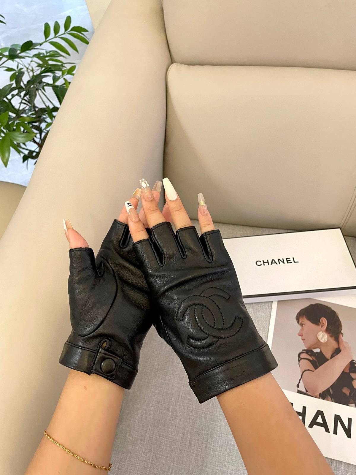 CHANEL シャネル 本革手袋 高級 防寒 山茶花 双C 通勤 レディース ブラック ブラウン - 画像 17
