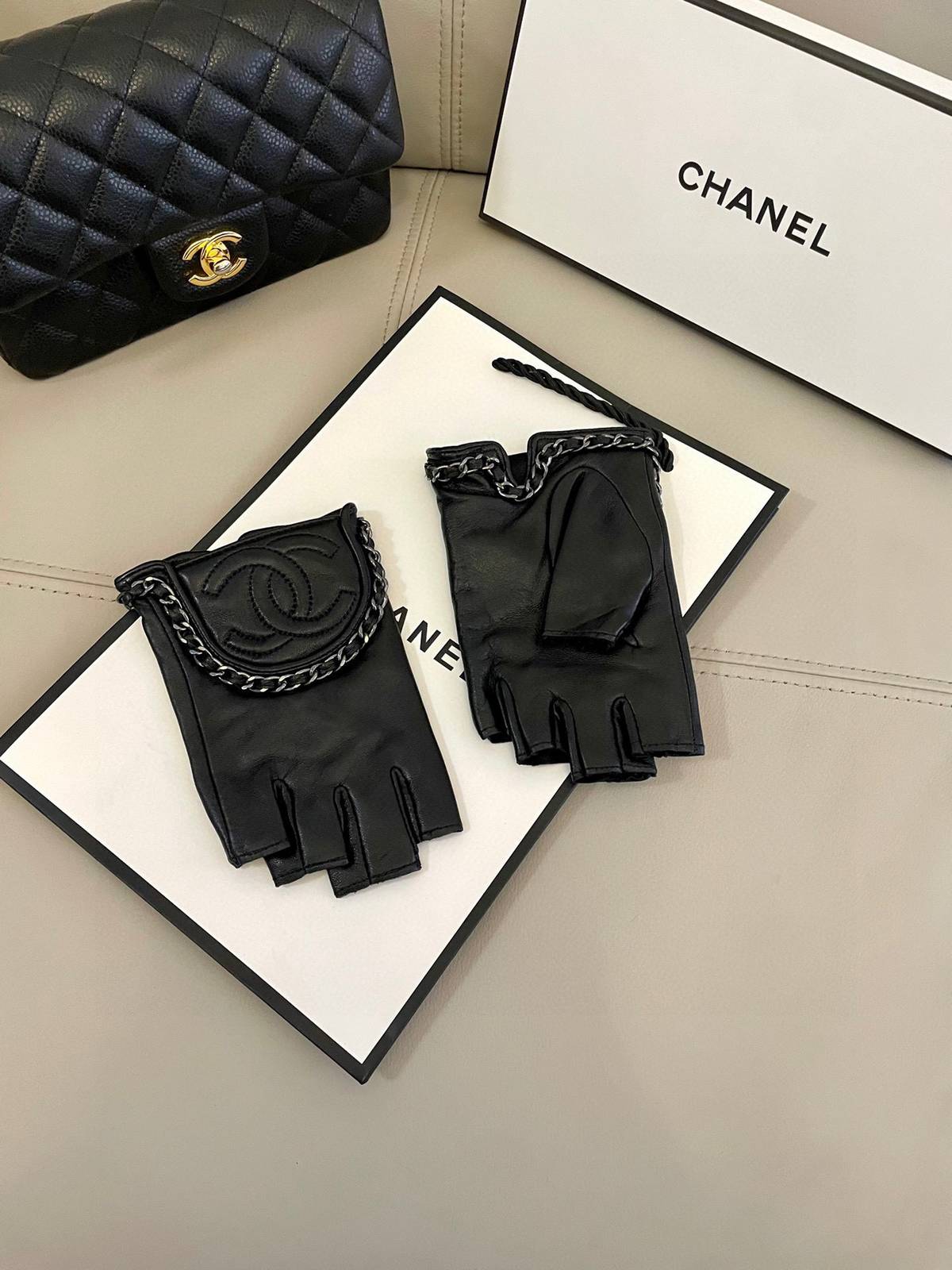 CHANEL シャネル 本革手袋 防寒 通勤 ブラックス - 画像 2