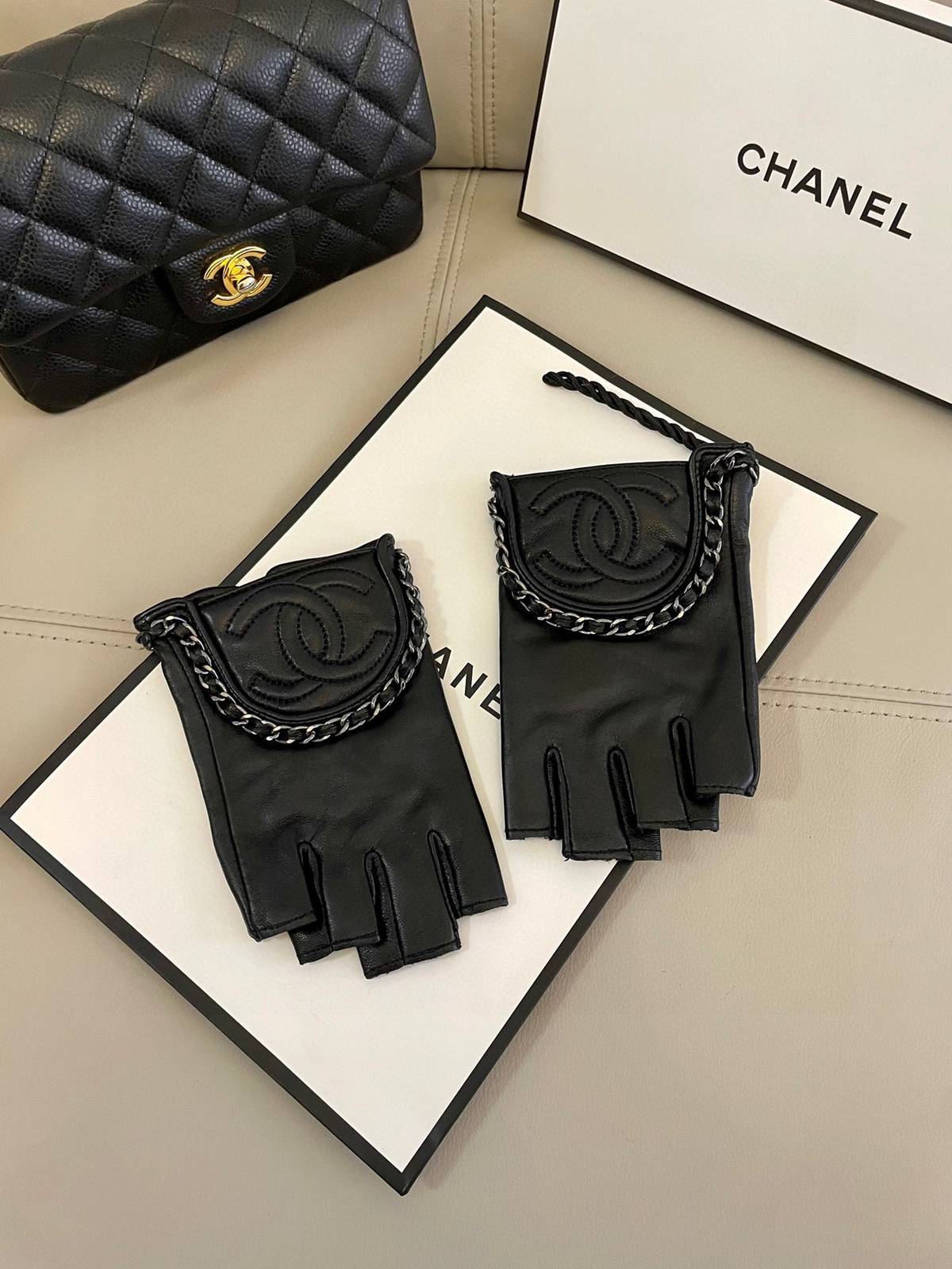 CHANEL シャネル 本革手袋 防寒 通勤 ブラックス - 画像 3