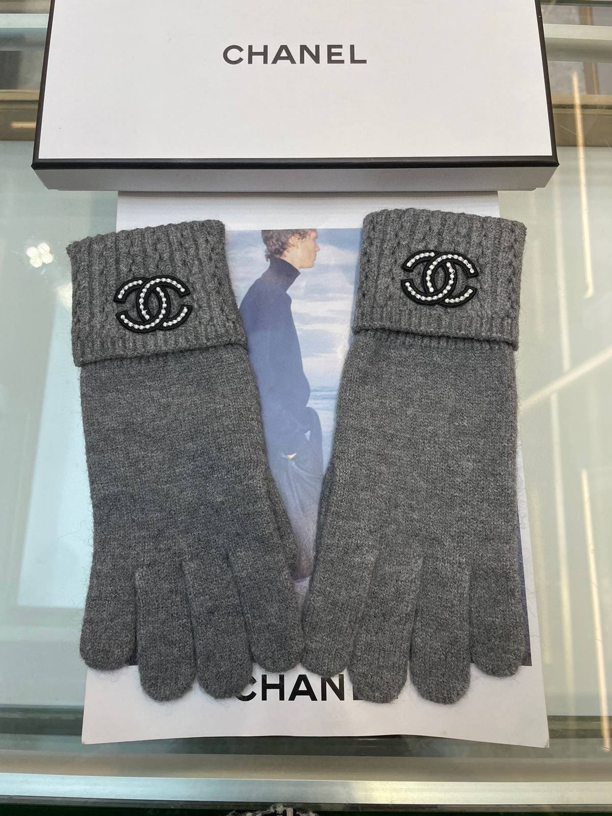 CHANEL シャネル グローブ 手袋 ニット 防寒 高級感 グレー 通勤 おしゃれ 冬用 女性用 贈り物 誕生日 - 画像 2