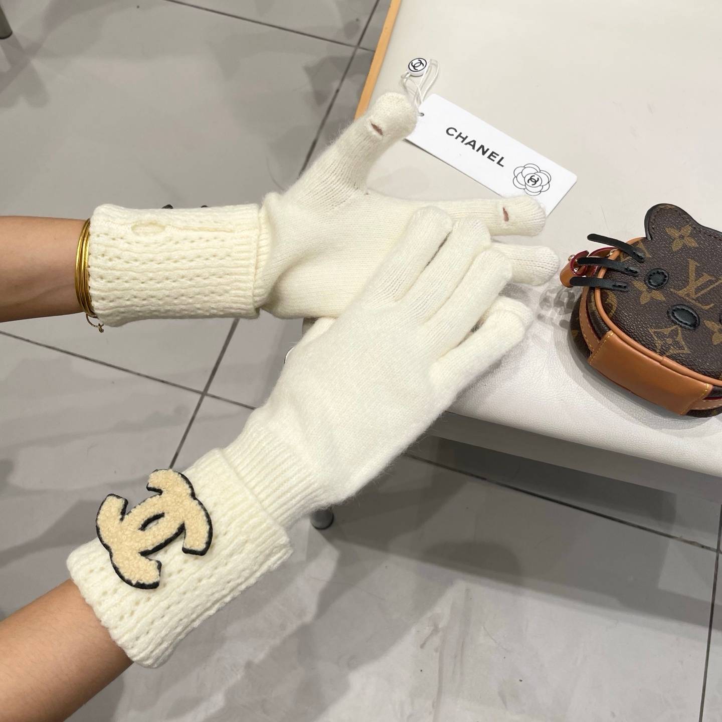 CHANEL シャネル ニット手袋 レディース スマホ対応 防寒 手袋 通勤 おしゃれ ホワイト 秋冬 高級感 - 画像 3