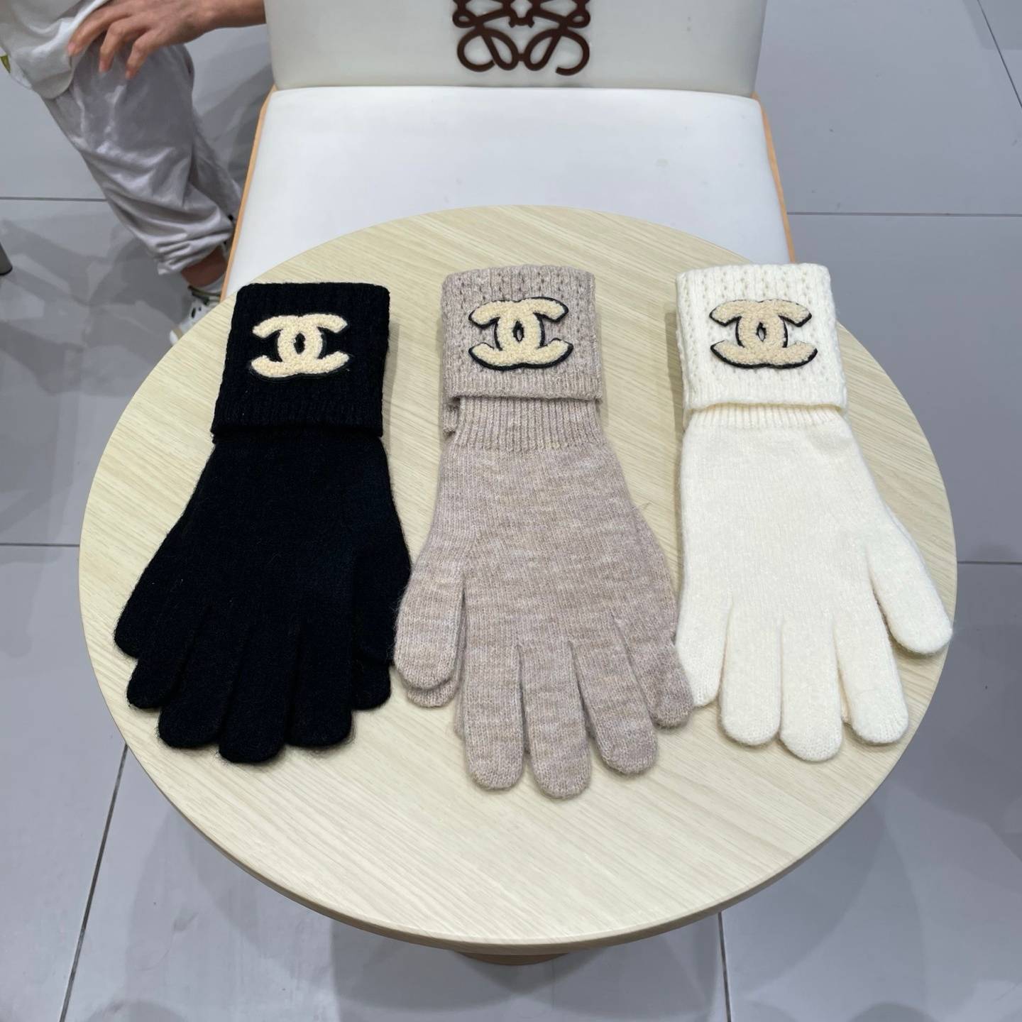 CHANEL シャネル ニット手袋 レディース スマホ対応 防寒 手袋 通勤 おしゃれ ホワイト 秋冬 高級感 - 画像 4
