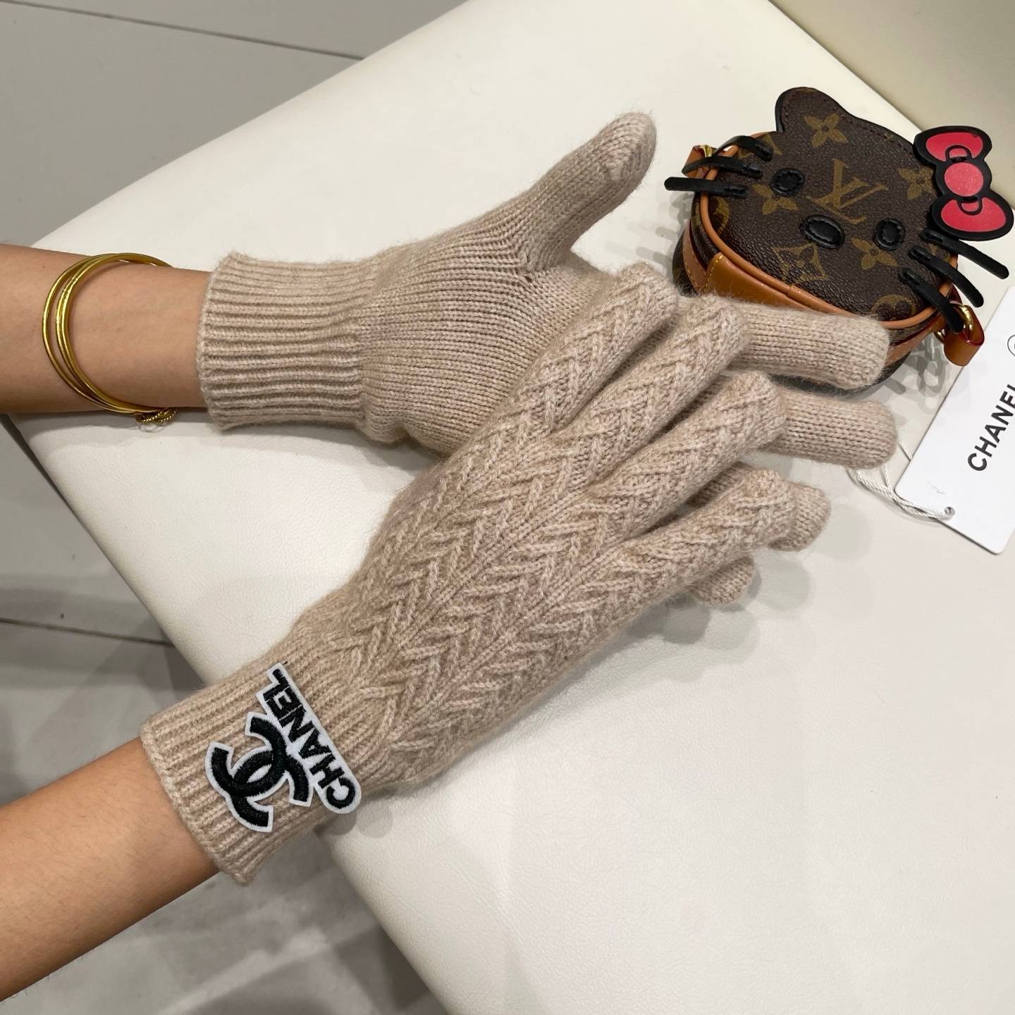 CHANEL シャネル グローブ レディース 編み手袋 ケーブルニット ロゴ 秋冬 防寒 おしゃれ ベージュ - 画像 3