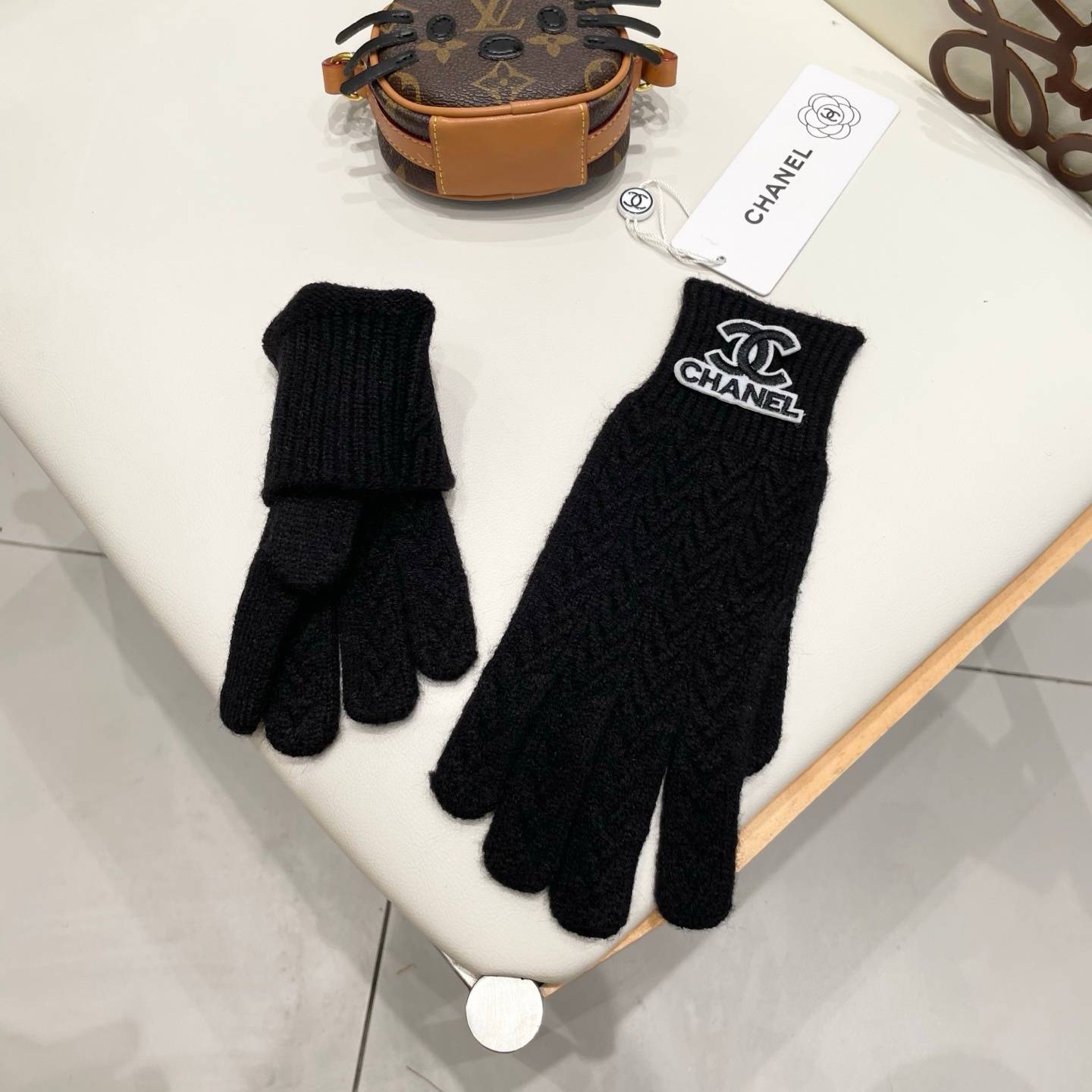 CHANEL シャネル グローブ レディース 編み手袋 ケーブルニット ロゴ 秋冬 防寒 おしゃれ ベージュ - 画像 4