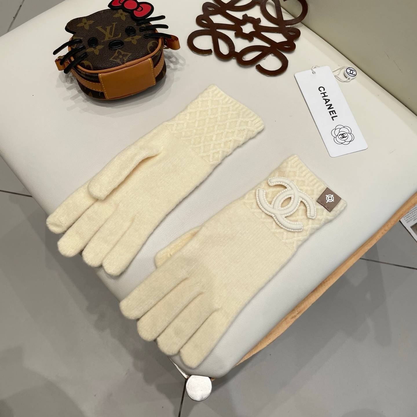 CHANEL シャネル レディース手袋 編み手袋 ロゴアップリケ 秋冬 防寒 ブラック グレー ベージュ - 画像 2