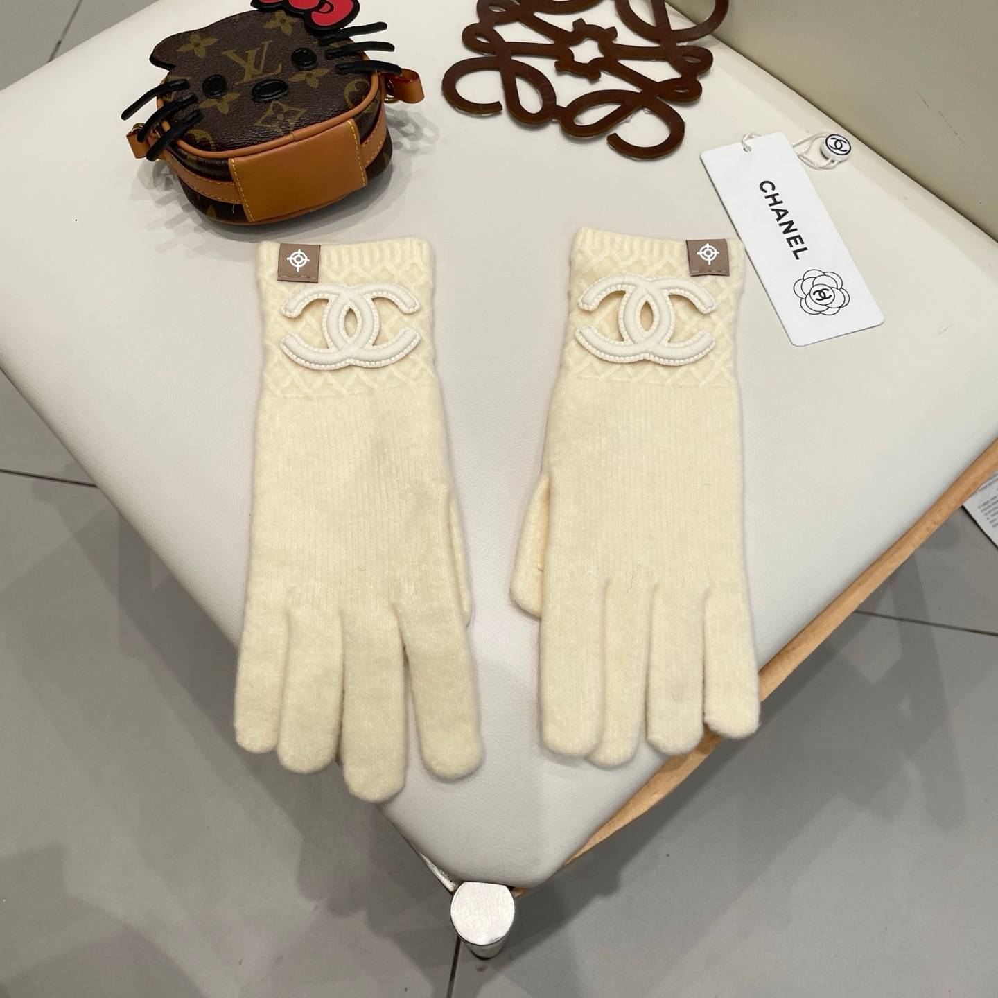 CHANEL シャネル レディース手袋 編み手袋 ロゴアップリケ 秋冬 防寒 ブラック グレー ベージュ - 画像 3