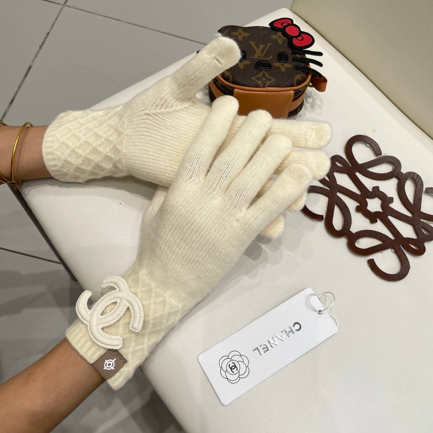CHANEL シャネル レディース手袋 編み手袋 ロゴアップリケ 秋冬 防寒 ブラック グレー ベージュ - 画像 4
