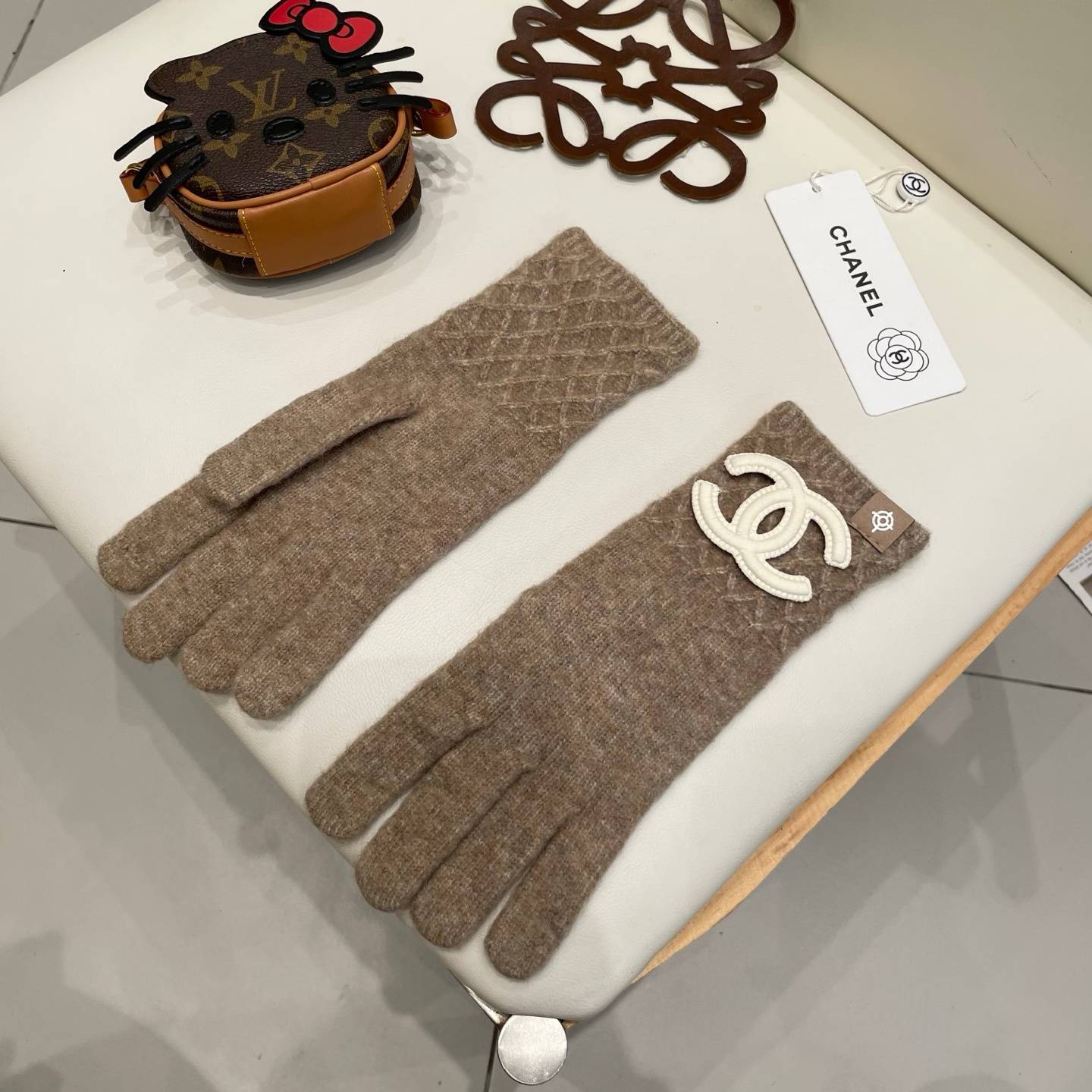CHANEL シャネル レディース手袋 編み手袋 ロゴアップリケ 秋冬 防寒 ブラック グレー ベージュ - 画像 8