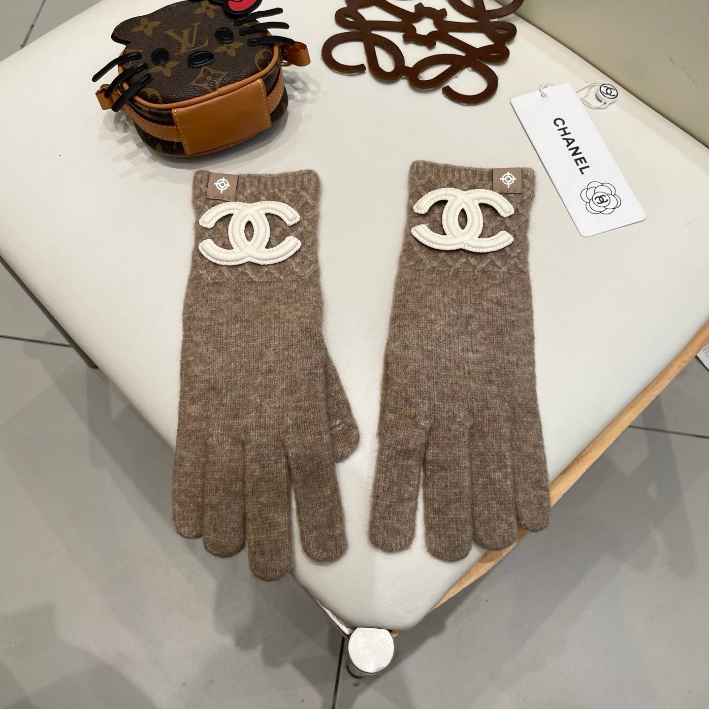 CHANEL シャネル レディース手袋 編み手袋 ロゴアップリケ 秋冬 防寒 ブラック グレー ベージュ - 画像 9