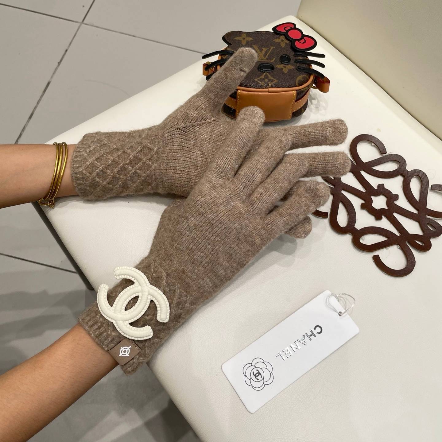 CHANEL シャネル レディース手袋 編み手袋 ロゴアップリケ 秋冬 防寒 ブラック グレー ベージュ - 画像 10