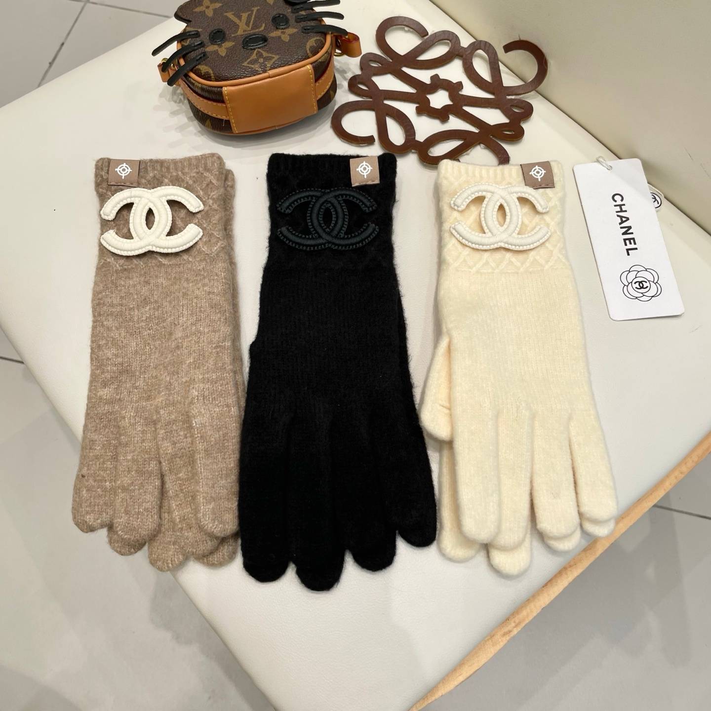 CHANEL シャネル レディース手袋 編み手袋 ロゴアップリケ 秋冬 防寒 ブラック グレー ベージュ - 画像 11