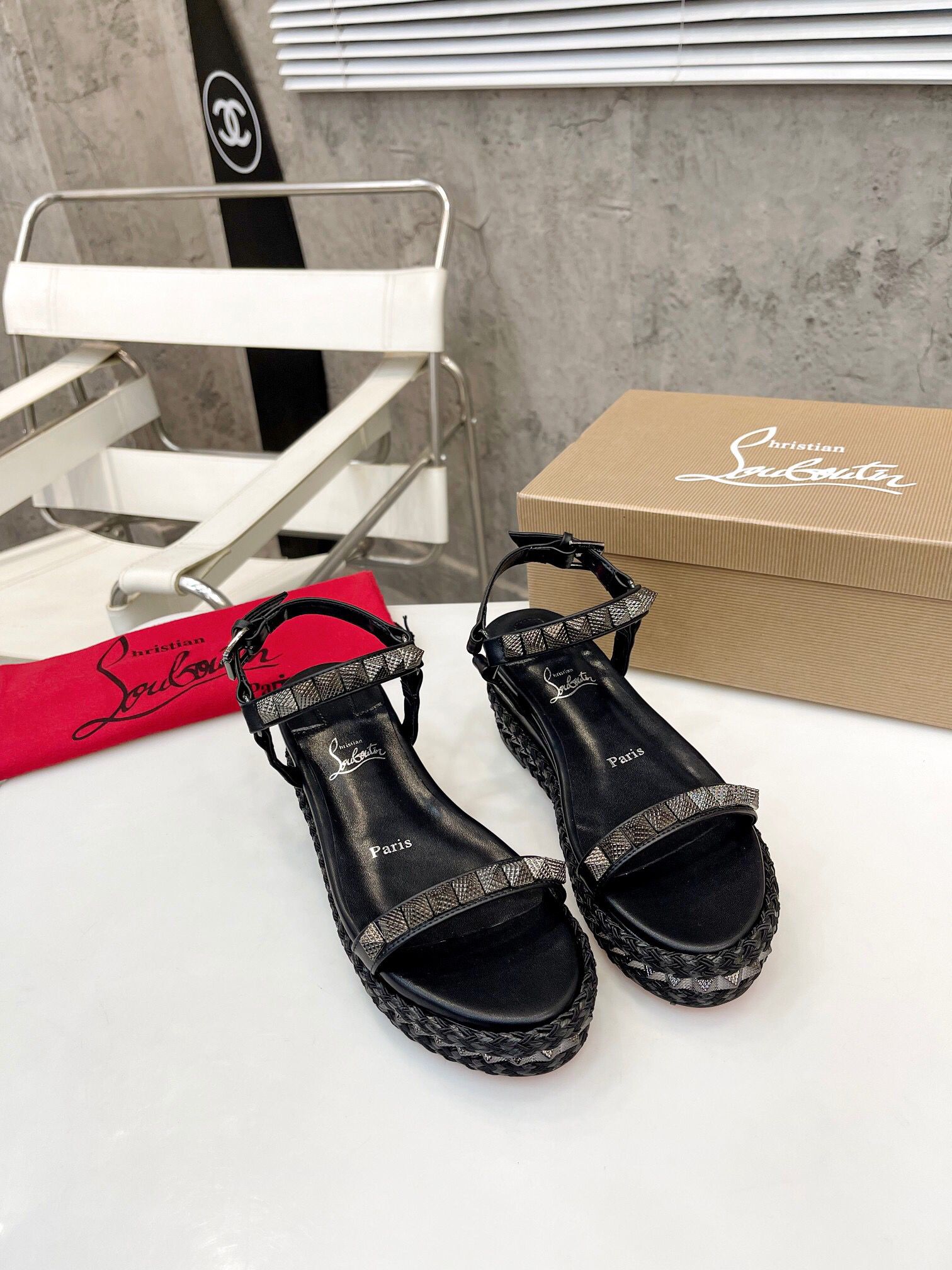 Christian Louboutin　PYRACLOU　クリスチャンルブタン　ウェッジサンダル　厚底サンダル　メタルスパイク　サンダル　ブラック