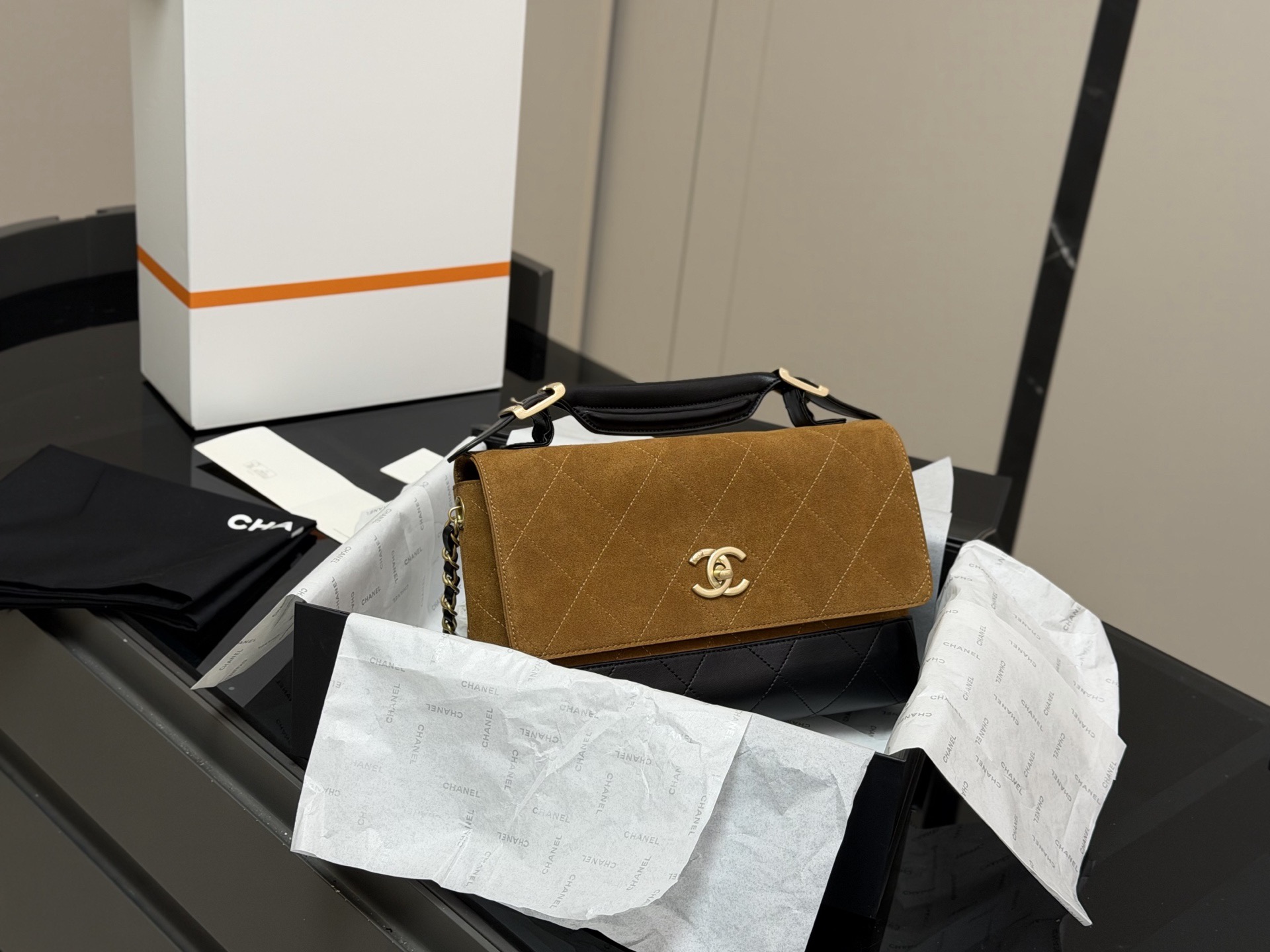CHANEL シャネル ホーボー バッグ トート バッグ  ボーリング  ラゲージバッグ  💼✨