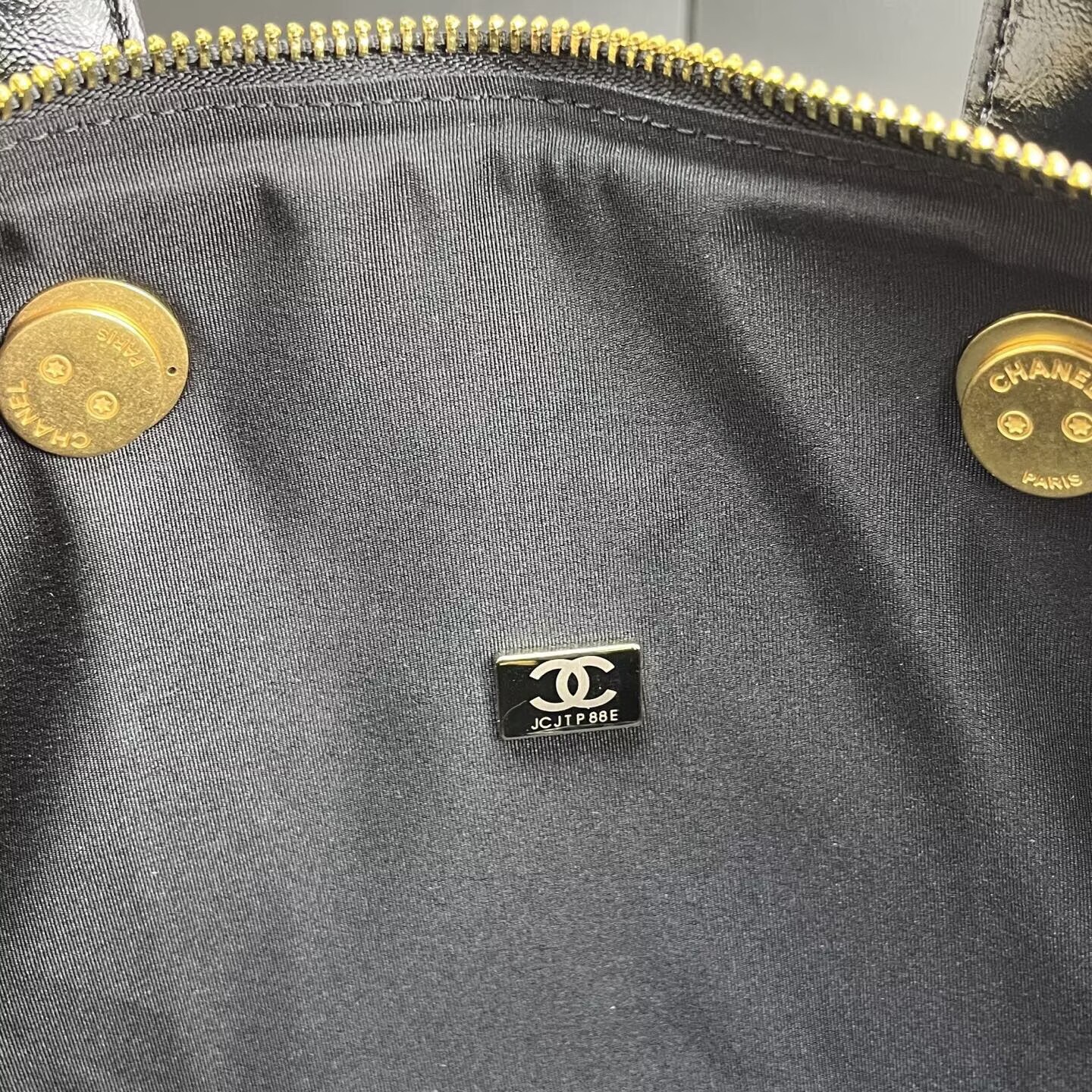 CHANEL　シャネル　マキシボーリングバッグ　ボーリング バッグ　ボウリングバッグ　レディースバッグ　ショルダーバッグ　ハンドバッグ　ブラック - 画像 9