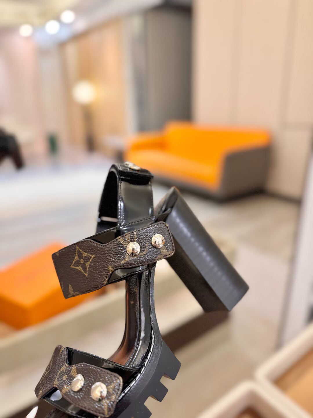 Louis Vuitton　ルイヴィトン　ハイヒール　LVサンダル女性　厚いヒール　モノグラム - 画像 10