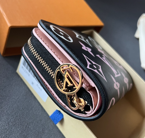 ルイ・ヴィトン モノグラムキャンバス 上品な長財布 レディースへのギフトに最適な定番モデル - 画像 4