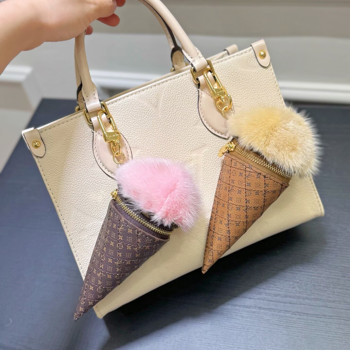 ルイヴィトン 　LouisVuitton 　アLVアイスクリーム　モノグラムリバース ローズ　チャーム　アクセサリー  　バッグチャーム - 画像 9