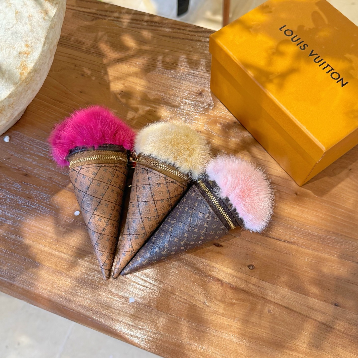 ルイヴィトン 　LouisVuitton 　アLVアイスクリーム　モノグラムリバース ローズ　チャーム　アクセサリー  　バッグチャーム - 画像 2