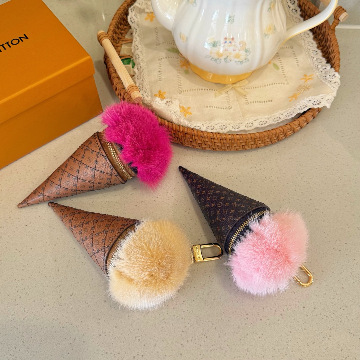 ルイヴィトン 　LouisVuitton 　アLVアイスクリーム　モノグラムリバース ローズ　チャーム　アクセサリー  　バッグチャーム - 画像 3