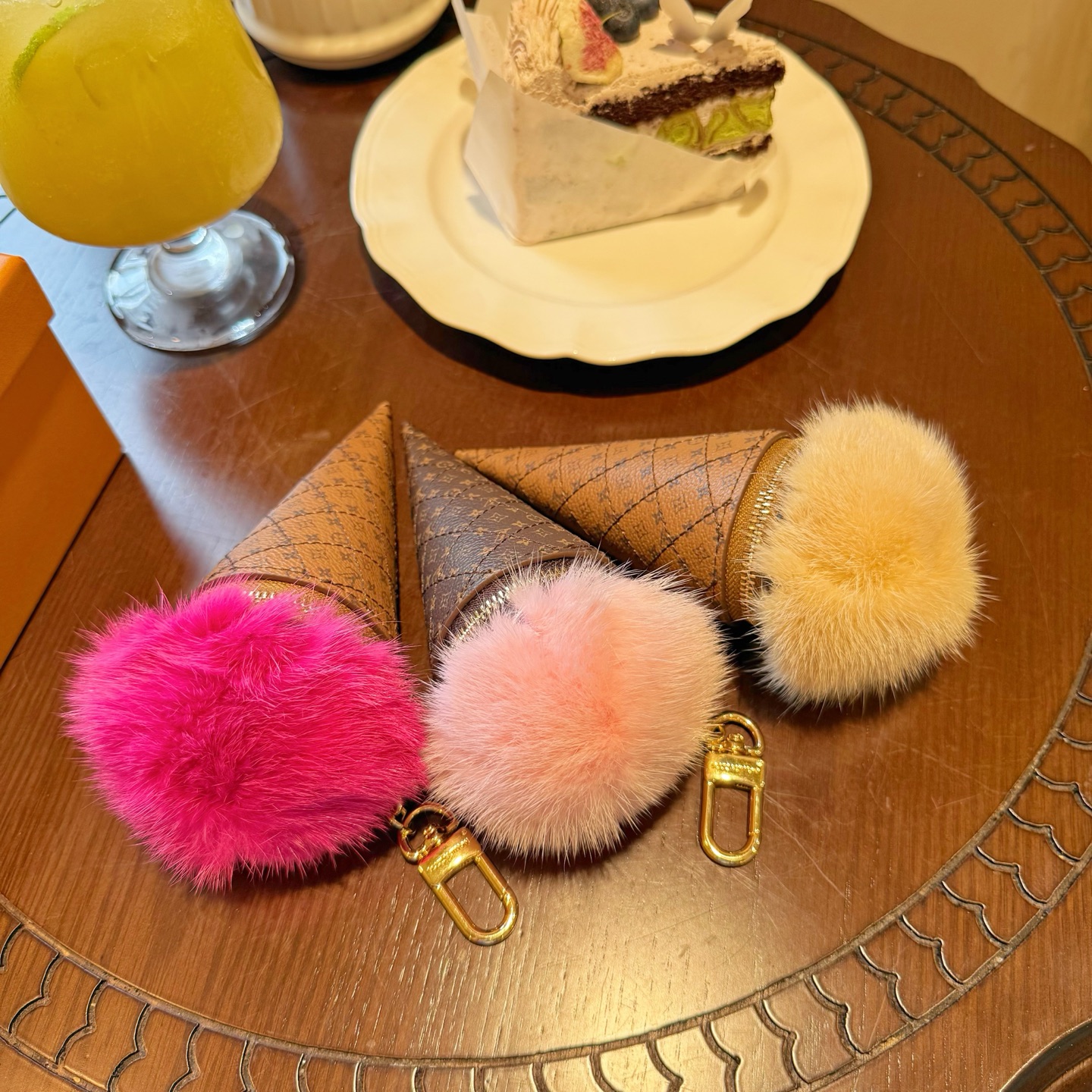 ルイヴィトン 　LouisVuitton 　アLVアイスクリーム　モノグラムリバース ローズ　チャーム　アクセサリー  　バッグチャーム - 画像 4