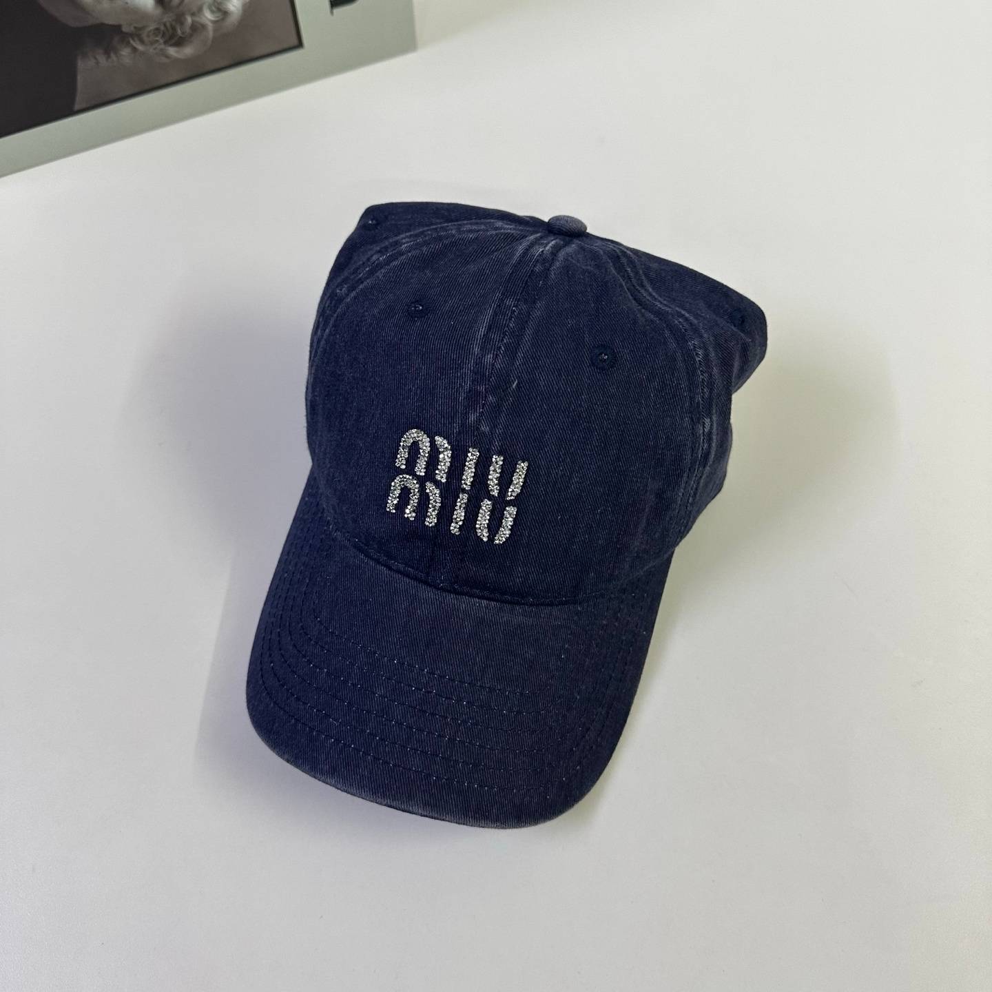 MIU ミウミウ キャップ ベースボールキャップ ロゴ刺繍 ローキャップ コットン ウォッシュド ストリート ユニセックス ブラック ベージュ ネイビー - 画像 3