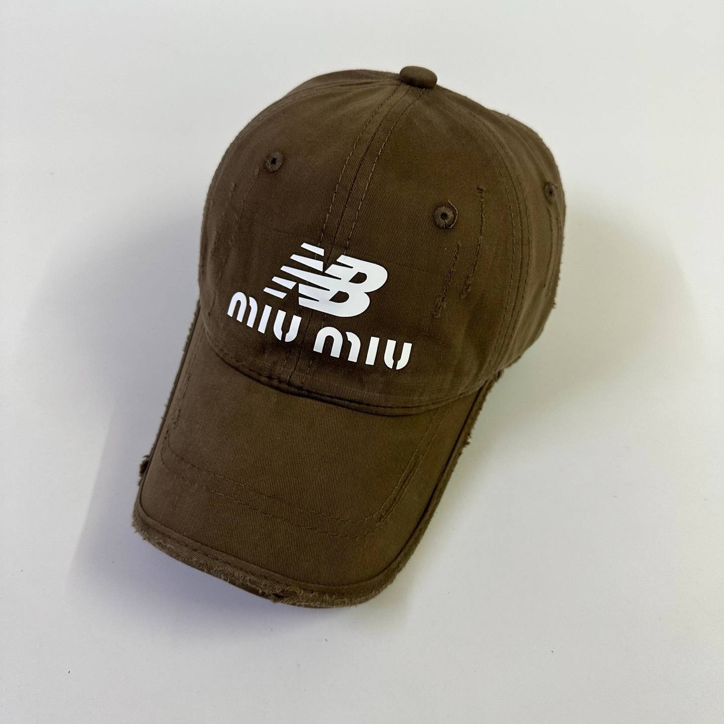 MIU ミウミウ NEW ERA ニューエラ ベースボールキャップ ロゴ刺繍 ローキャップ コットン ストリート メンズ レディース ユニセックス - 画像 4