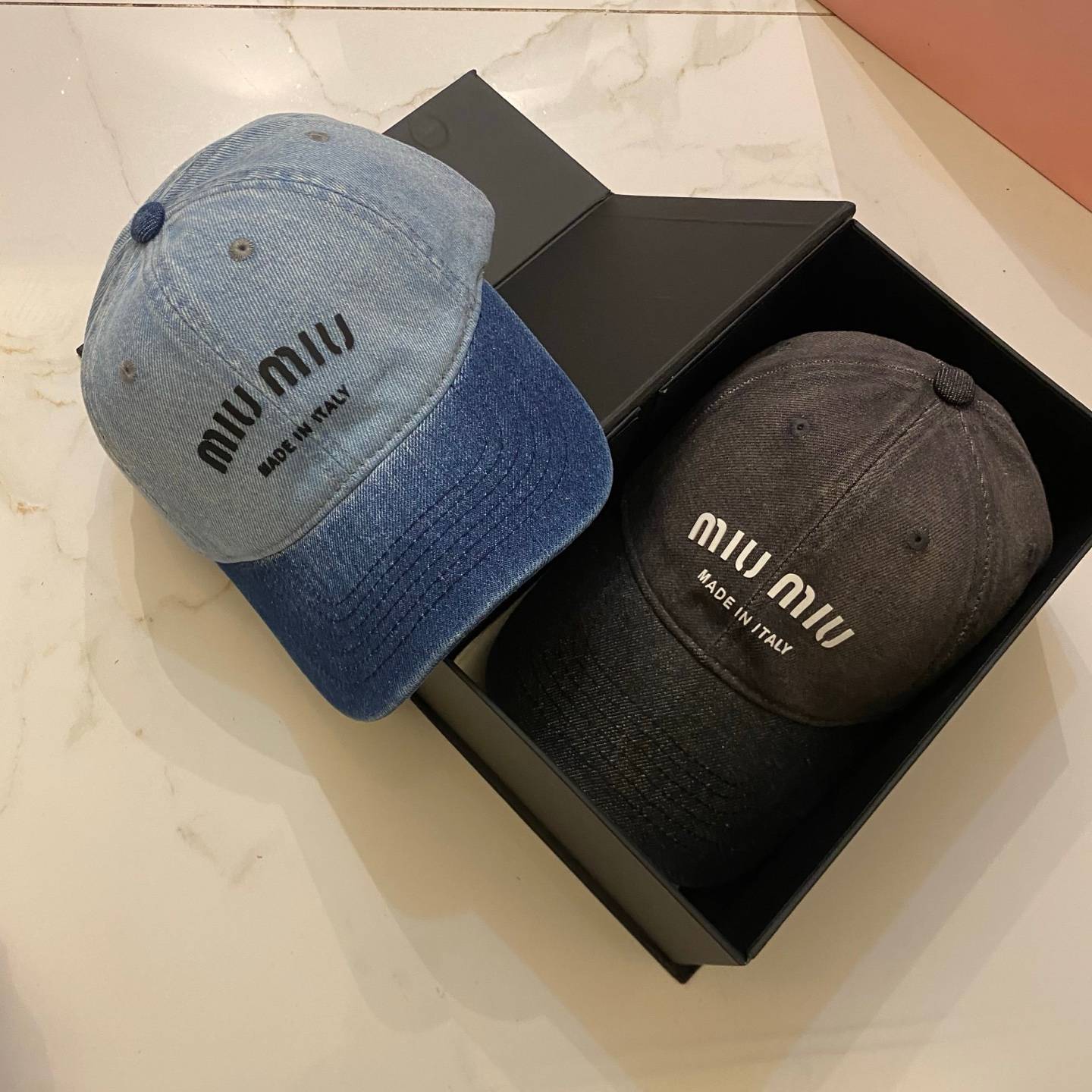 MIU ミウミウ NEW ERA ニューエラ ベースボールキャップ ロゴ刺繍 ローキャップ コットン ストリート メンズ レディース ユニセックス - 画像 9