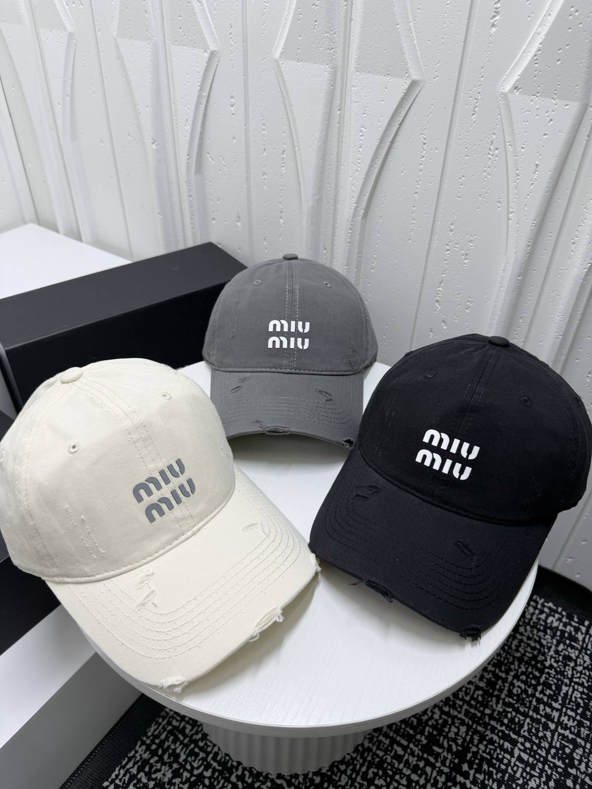MIU ミュウミュ ロゴTシャツ ロゴ刺繍 クルーネック 綿100 全9色展開